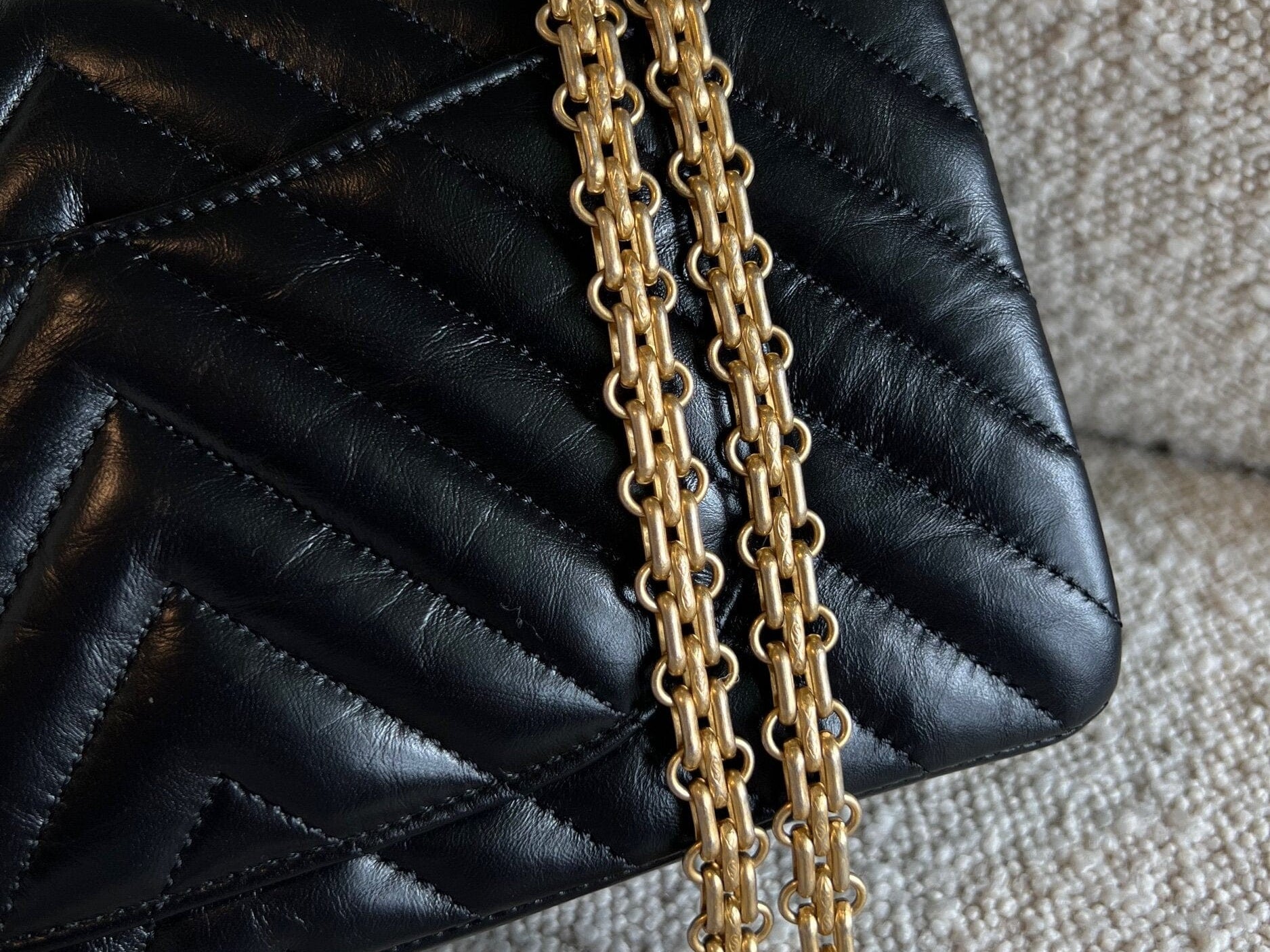 CHANEL Handbag Chanel 21K Reissue 2.55 Black Chevron Aged Calfskin Quilted 225 (Medium) AGHW -Knockoff
