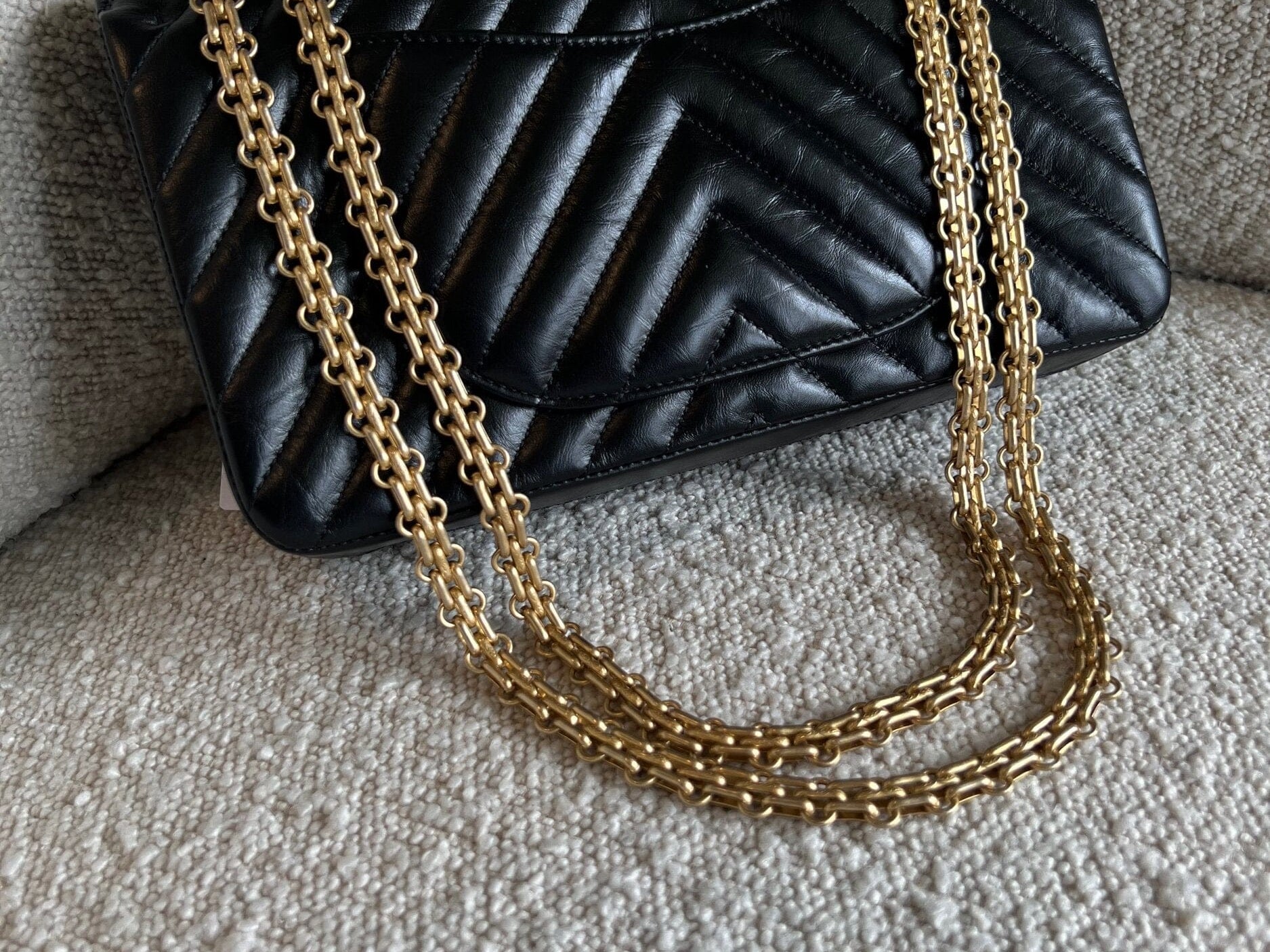 CHANEL Handbag Chanel 21K Reissue 2.55 Black Chevron Aged Calfskin Quilted 225 (Medium) AGHW -Knockoff
