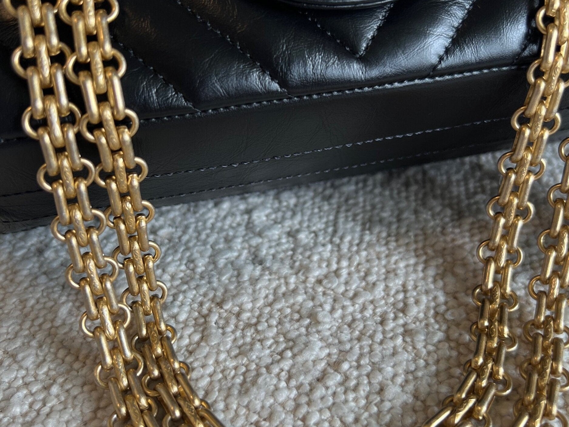 CHANEL Handbag Chanel 21K Reissue 2.55 Black Chevron Aged Calfskin Quilted 225 (Medium) AGHW -Knockoff
