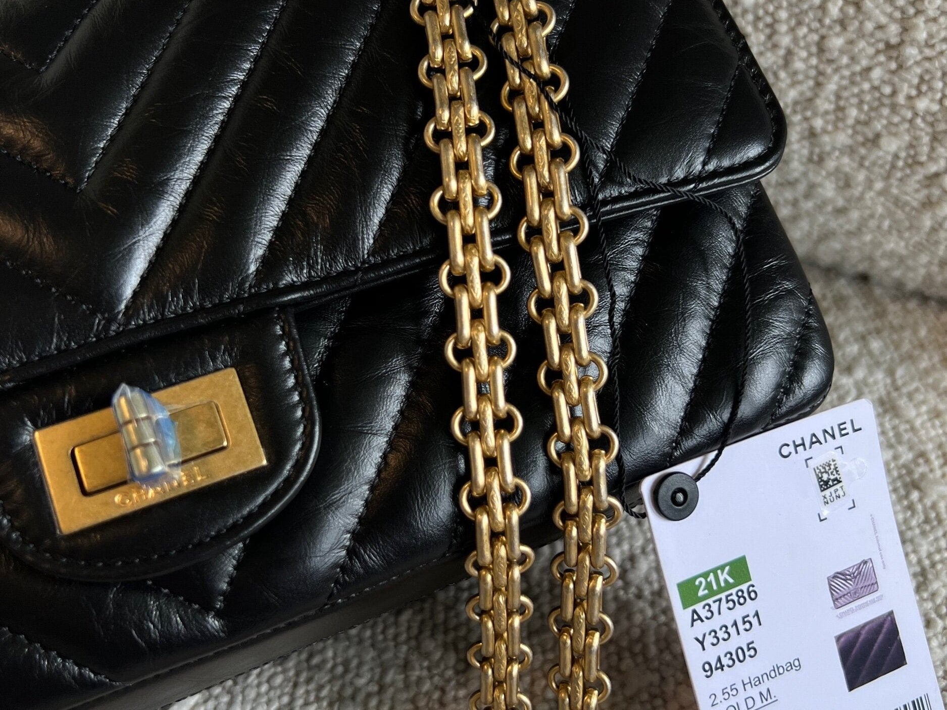 CHANEL Handbag Chanel 21K Reissue 2.55 Black Chevron Aged Calfskin Quilted 225 (Medium) AGHW -Knockoff
