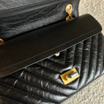 CHANEL Handbag Chanel 21K Reissue 2.55 Black Chevron Aged Calfskin Quilted 225 (Medium) AGHW -Knockoff
