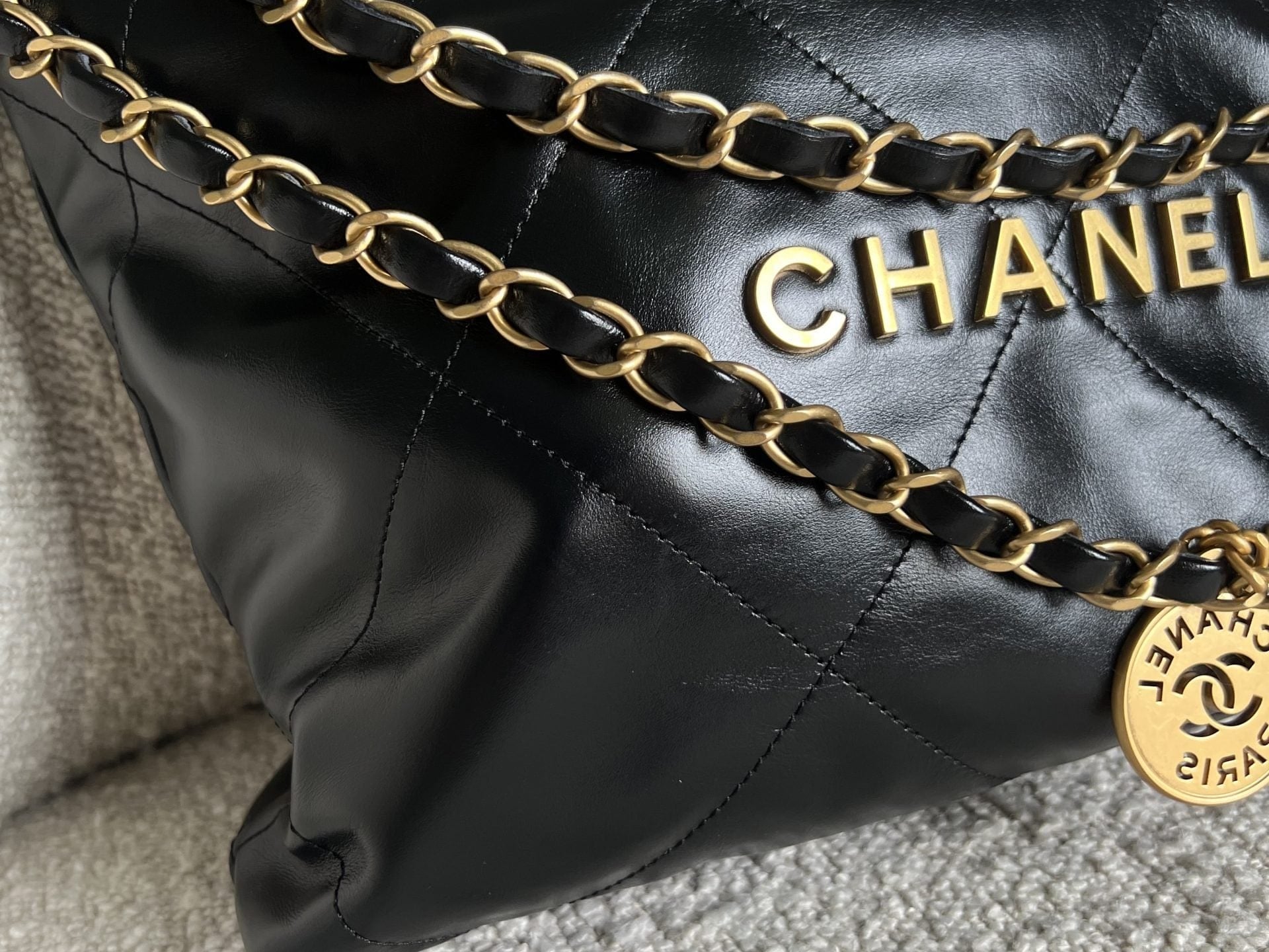 CHANEL Handbag Chanel 22 Shiny Calfskin Quilted Drawstring Bag GHW -Knockoff
