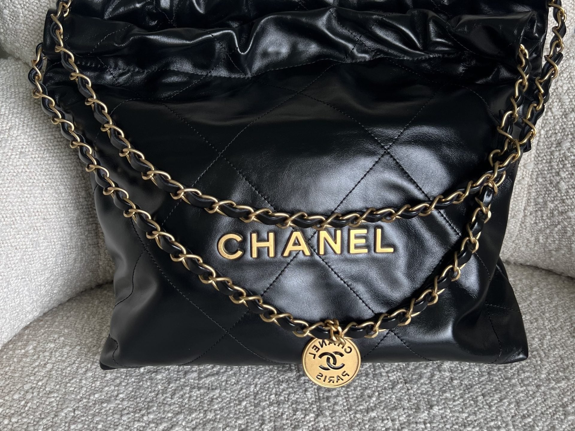 CHANEL Handbag Chanel 22 Shiny Calfskin Quilted Drawstring Bag GHW -Knockoff
