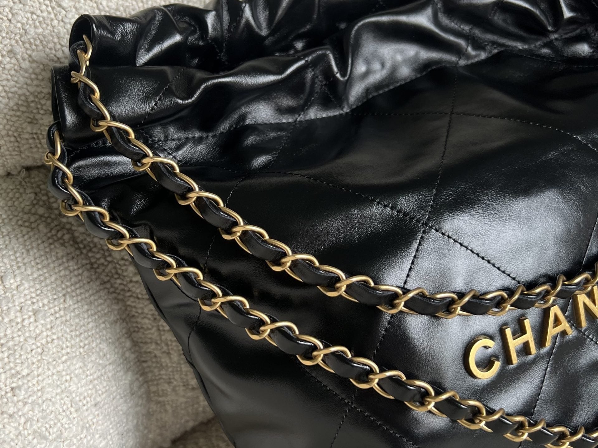 CHANEL Handbag Chanel 22 Shiny Calfskin Quilted Drawstring Bag GHW -Knockoff
