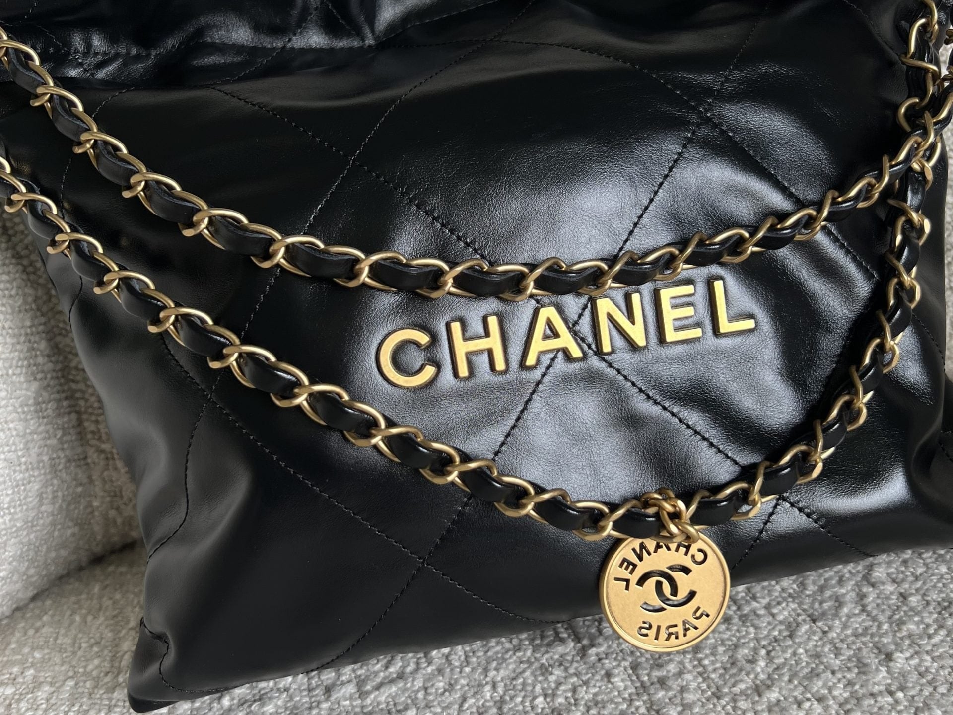 CHANEL Handbag Chanel 22 Shiny Calfskin Quilted Drawstring Bag GHW -Knockoff
