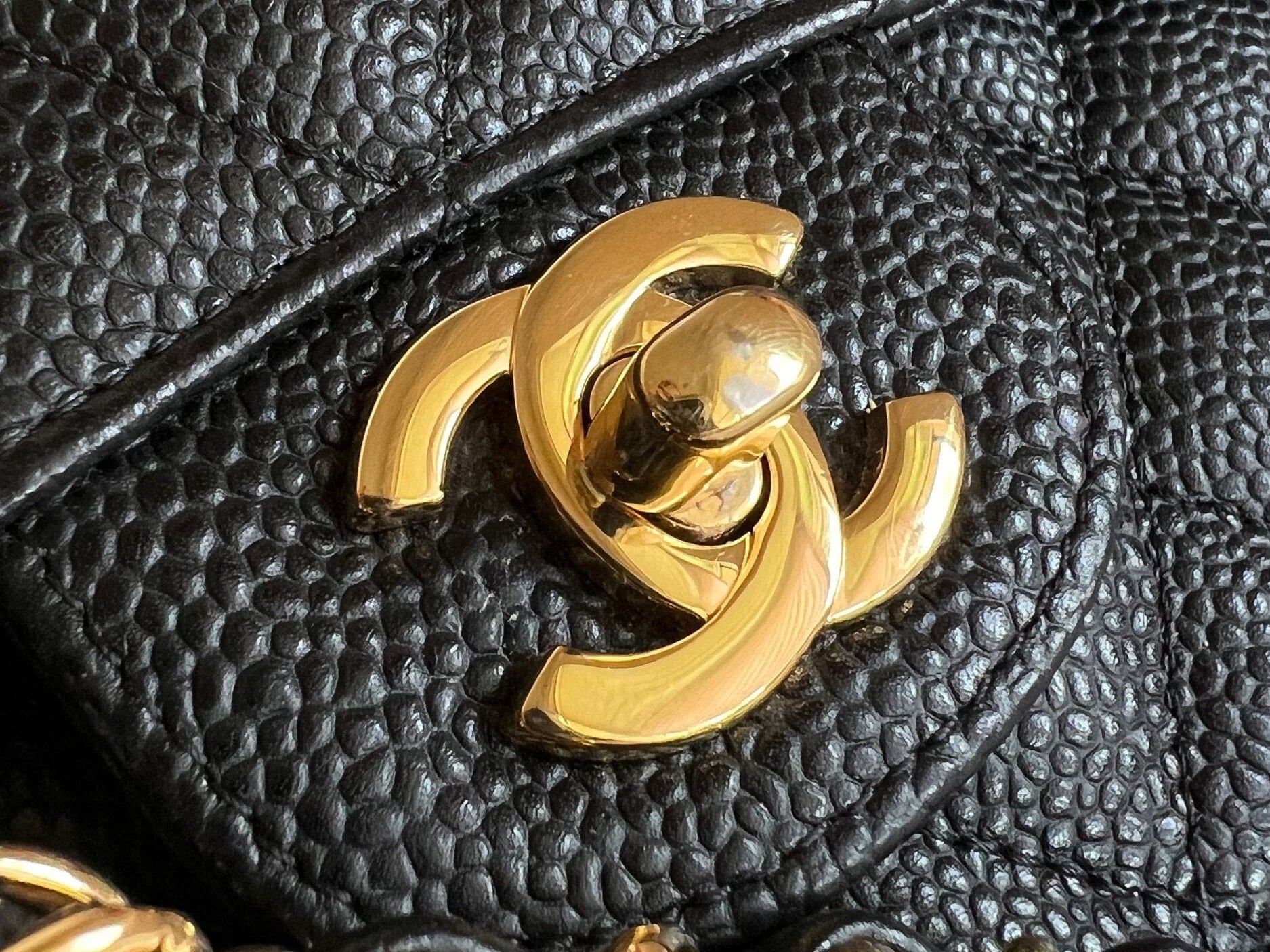 CHANEL Handbag Chanel Black Caviar Quilted Classic Flap Medium GHW -Knockoff
