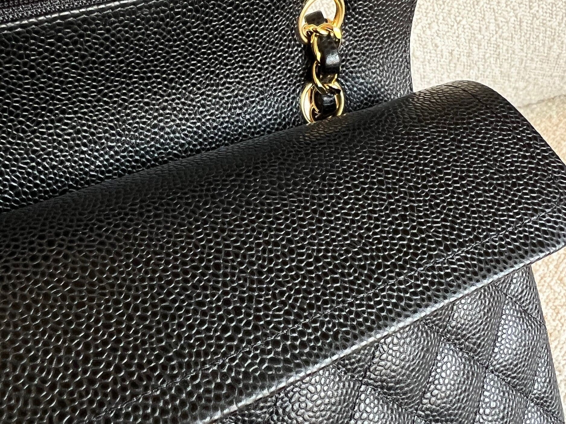 CHANEL Handbag Chanel Black Caviar Quilted Classic Flap Medium GHW -Knockoff
