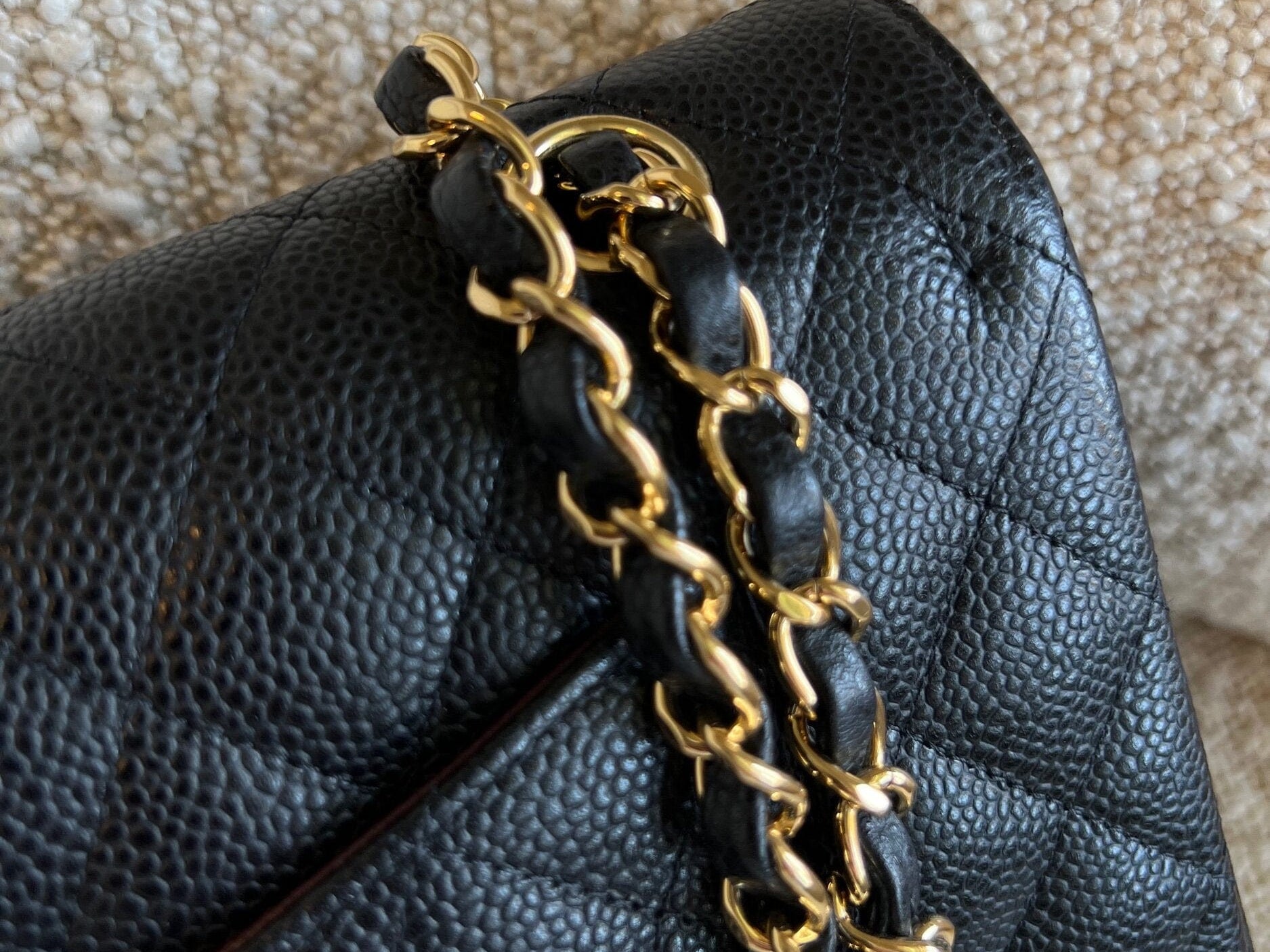 CHANEL Handbag Chanel Black Caviar Quilted Classic Flap Medium GHW -Knockoff
