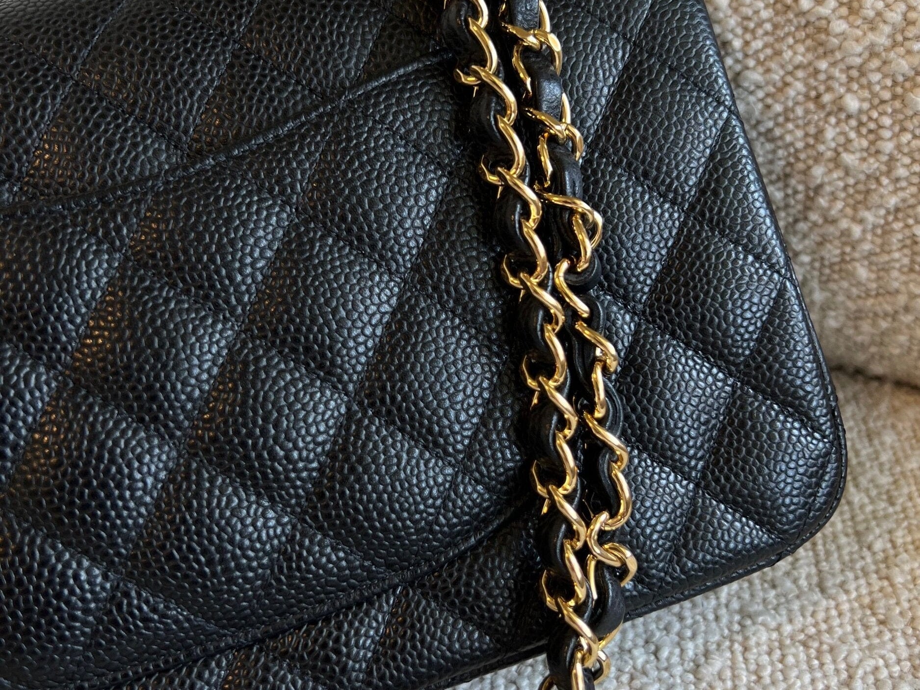 CHANEL Handbag Chanel Black Caviar Quilted Classic Flap Medium GHW -Knockoff
