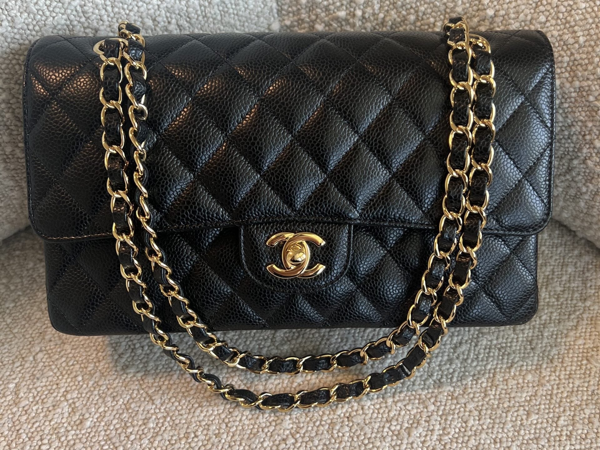 CHANEL Handbag Chanel Black Caviar Quilted Classic Flap Medium LGHW -Knockoff
