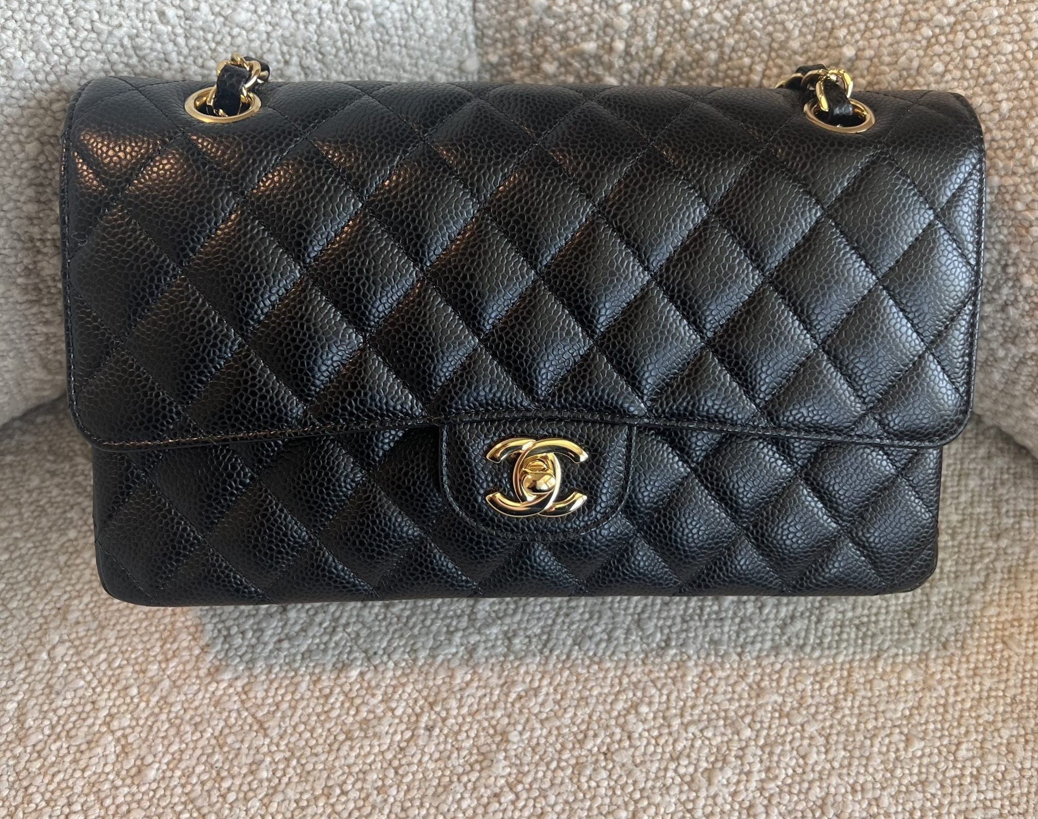 CHANEL Handbag Chanel Black Caviar Quilted Classic Flap Medium LGHW -Knockoff
