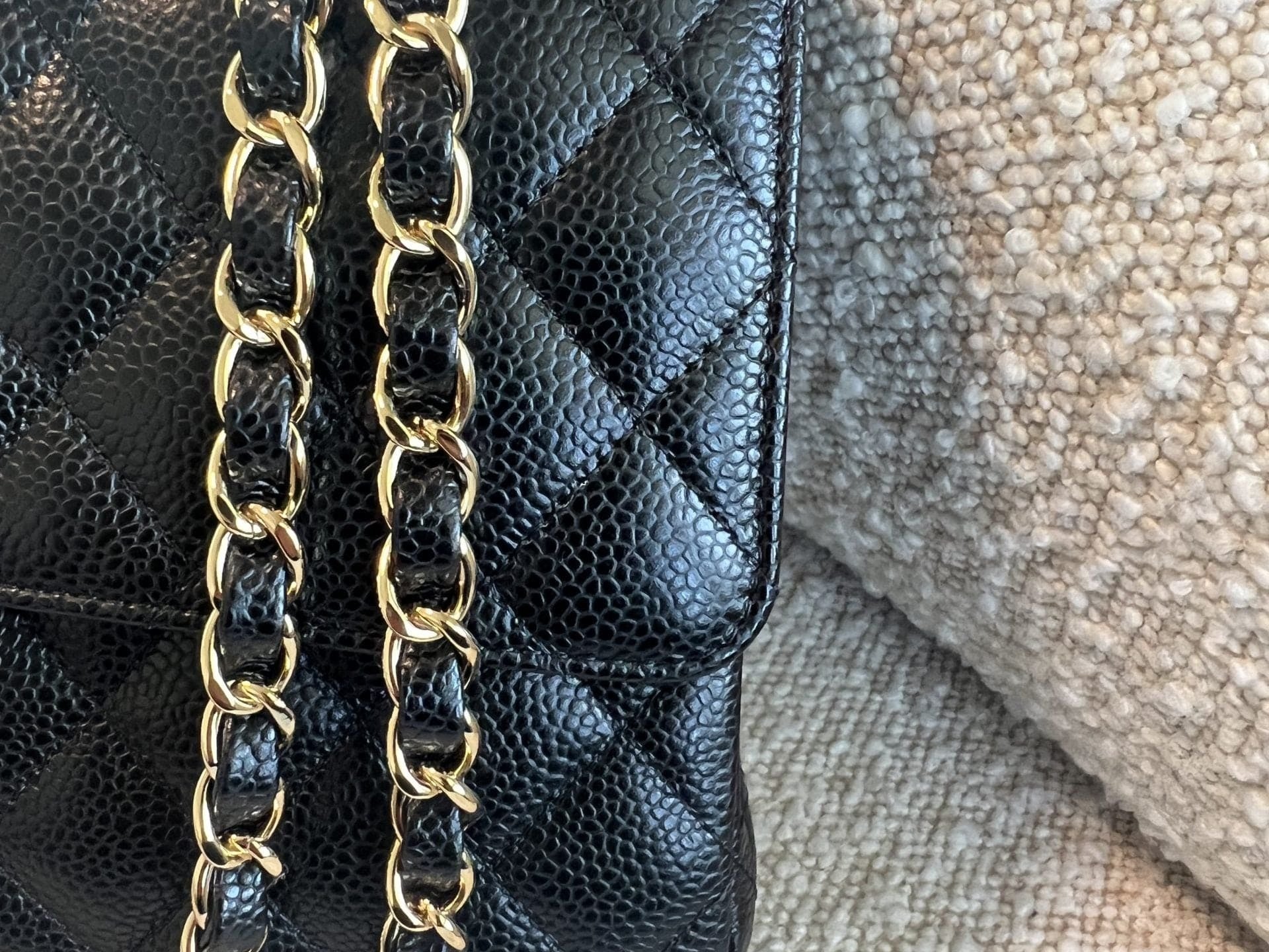 CHANEL Handbag Chanel Black Caviar Quilted Classic Flap Medium LGHW -Knockoff
