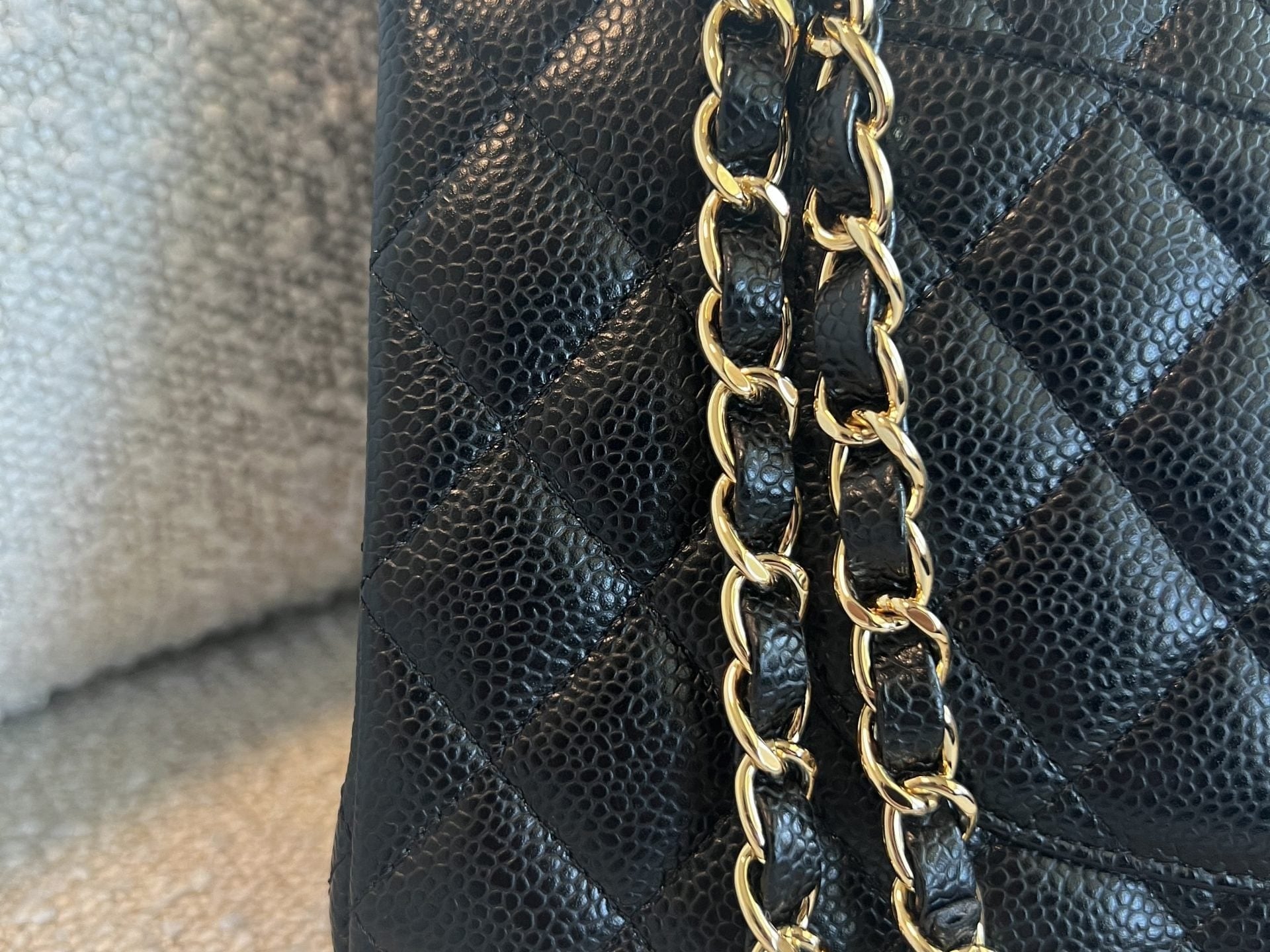 CHANEL Handbag Chanel Black Caviar Quilted Classic Flap Medium LGHW -Knockoff
