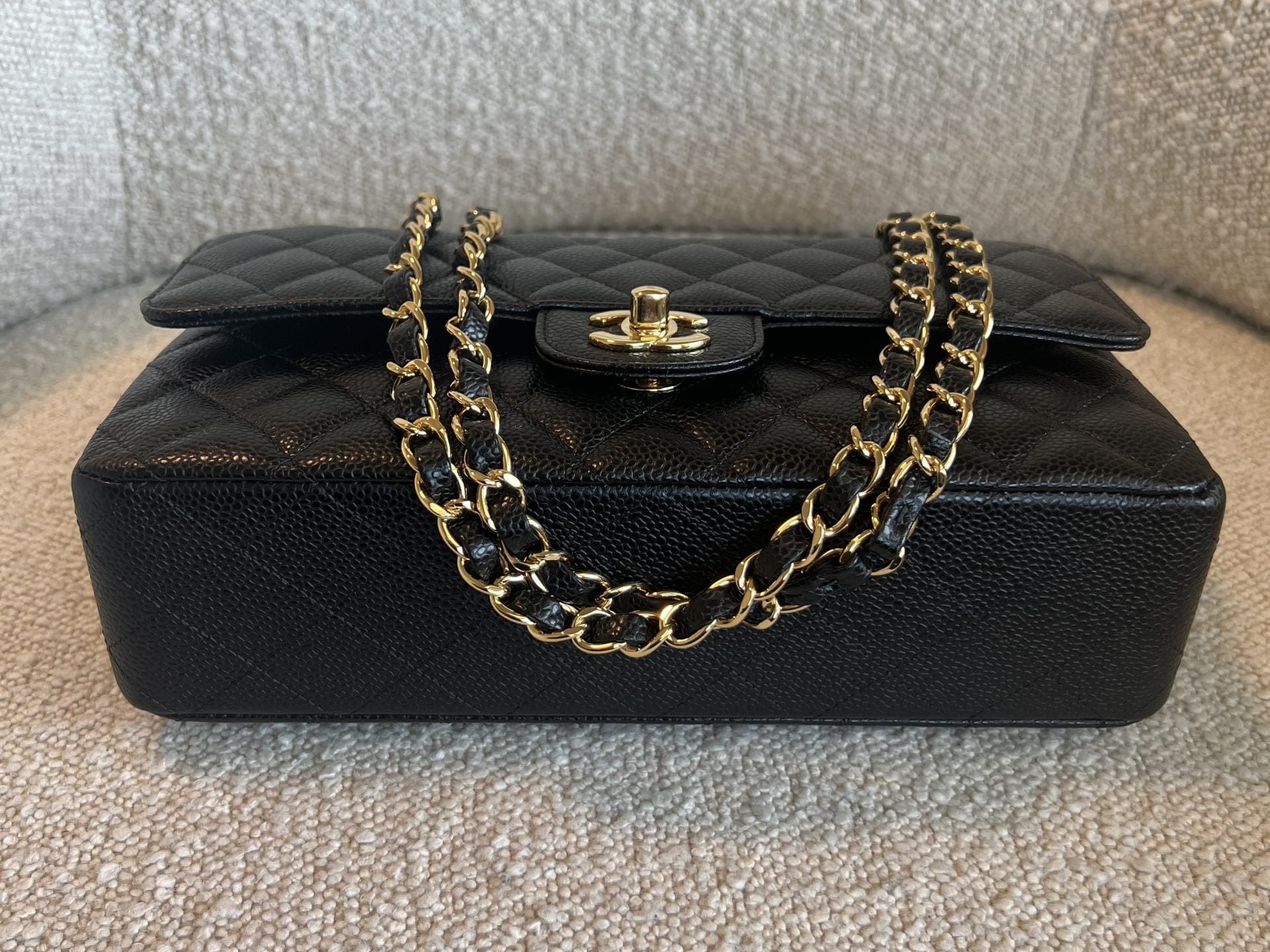 CHANEL Handbag Chanel Black Caviar Quilted Classic Flap Medium LGHW -Knockoff
