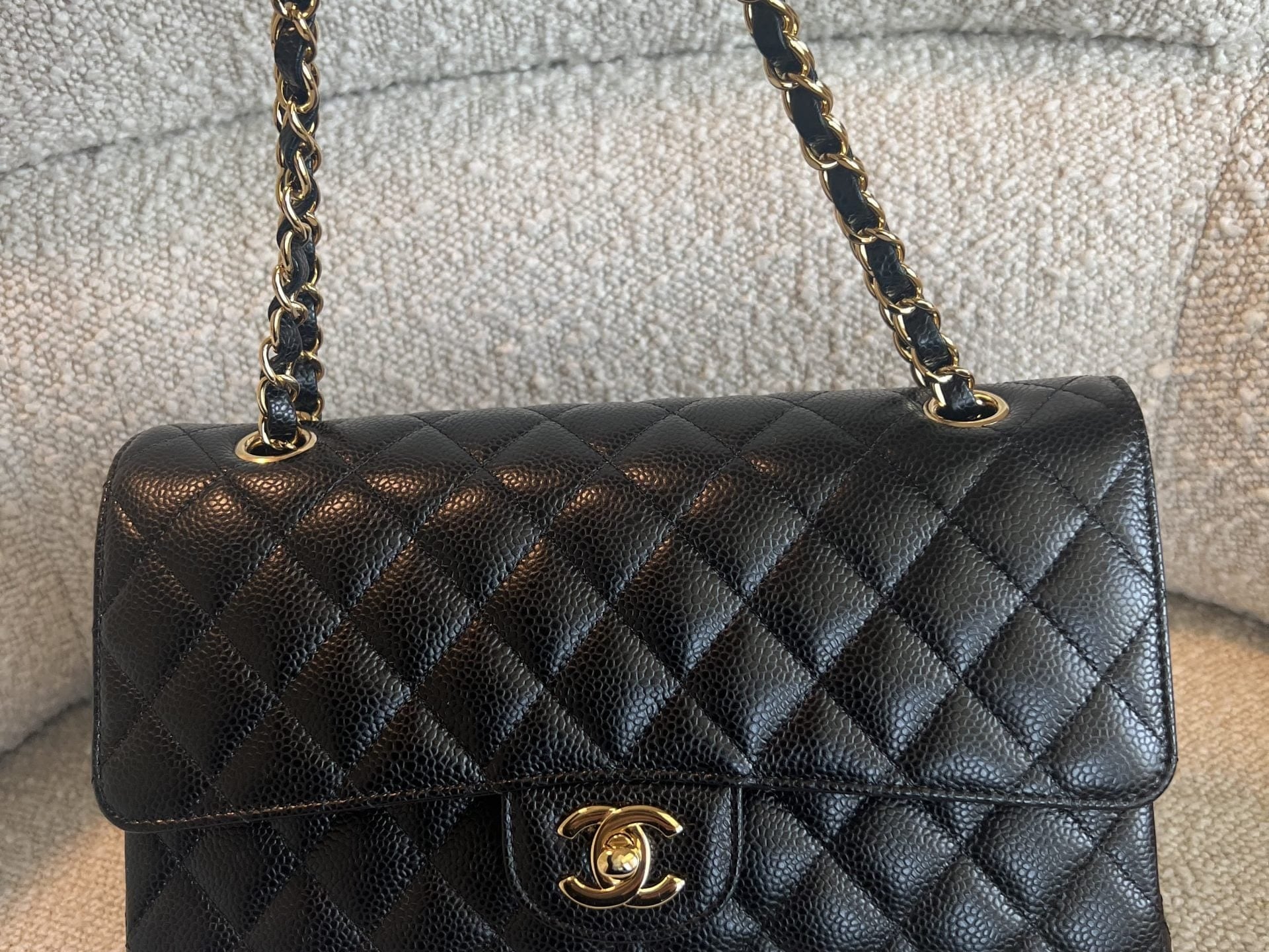 CHANEL Handbag Chanel Black Caviar Quilted Classic Flap Medium LGHW -Knockoff
