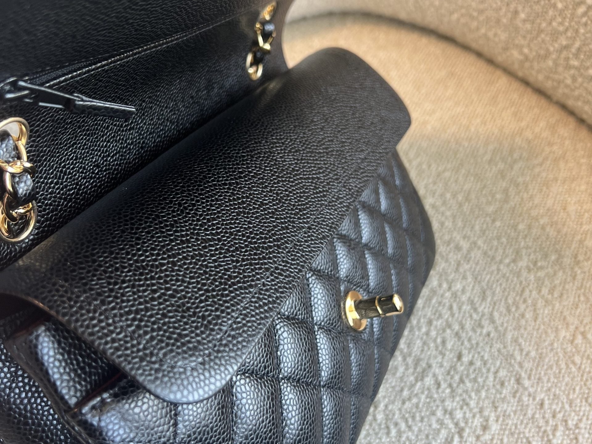 CHANEL Handbag Chanel Black Caviar Quilted Classic Flap Medium LGHW -Knockoff
