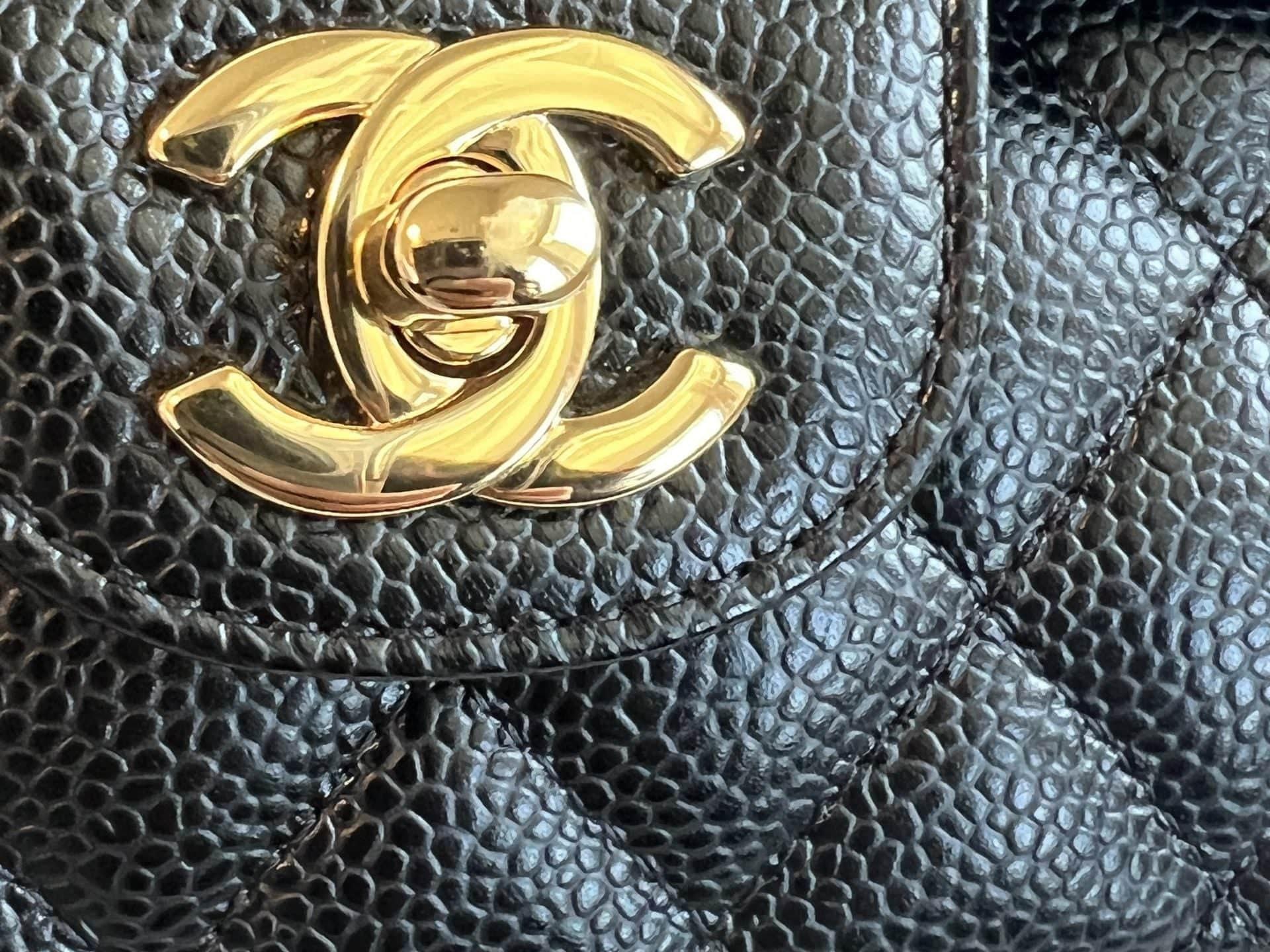 CHANEL Handbag Chanel Black Caviar Quilted Classic Flap Medium LGHW -Knockoff
