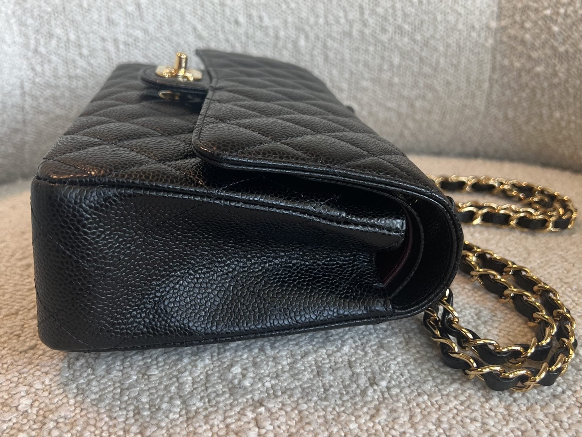 CHANEL Handbag Chanel Black Caviar Quilted Classic Flap Medium LGHW -Knockoff
