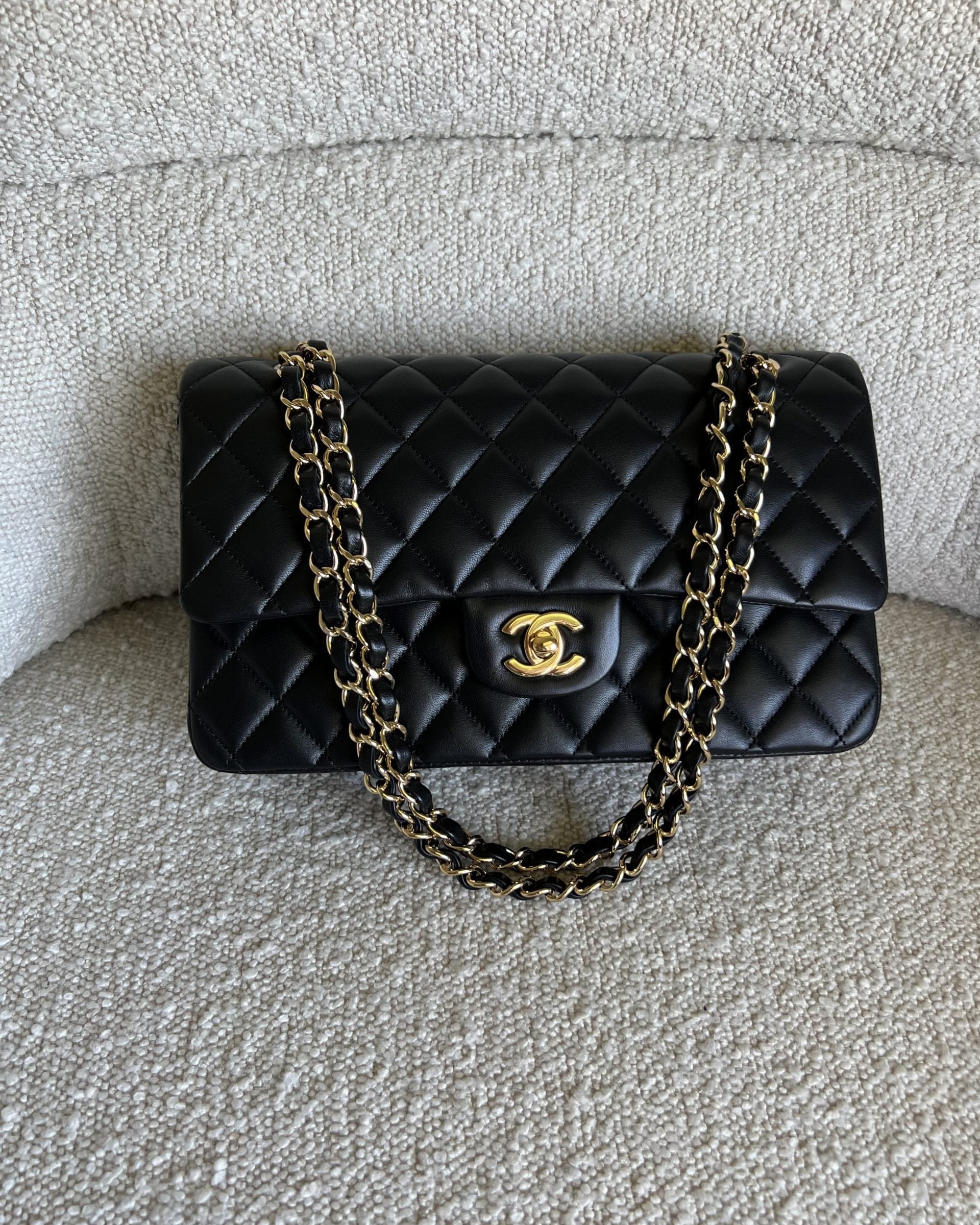 CHANEL Handbag Chanel Black Lambskin Quilted Classic Flap Medium GHW -Knockoff
