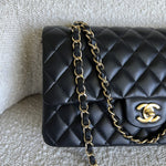 CHANEL Handbag Chanel Black Lambskin Quilted Classic Flap Medium GHW -Knockoff
