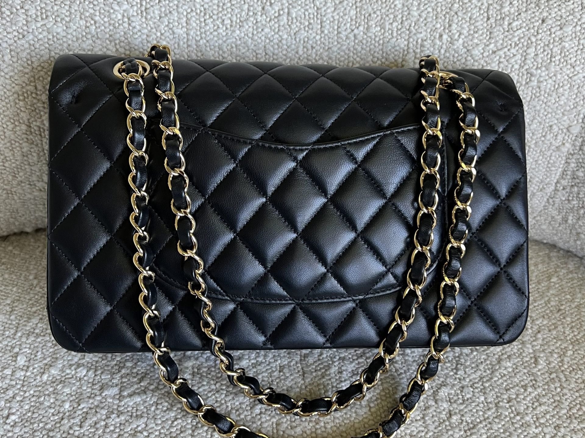 CHANEL Handbag Chanel Black Lambskin Quilted Classic Flap Medium GHW -Knockoff
