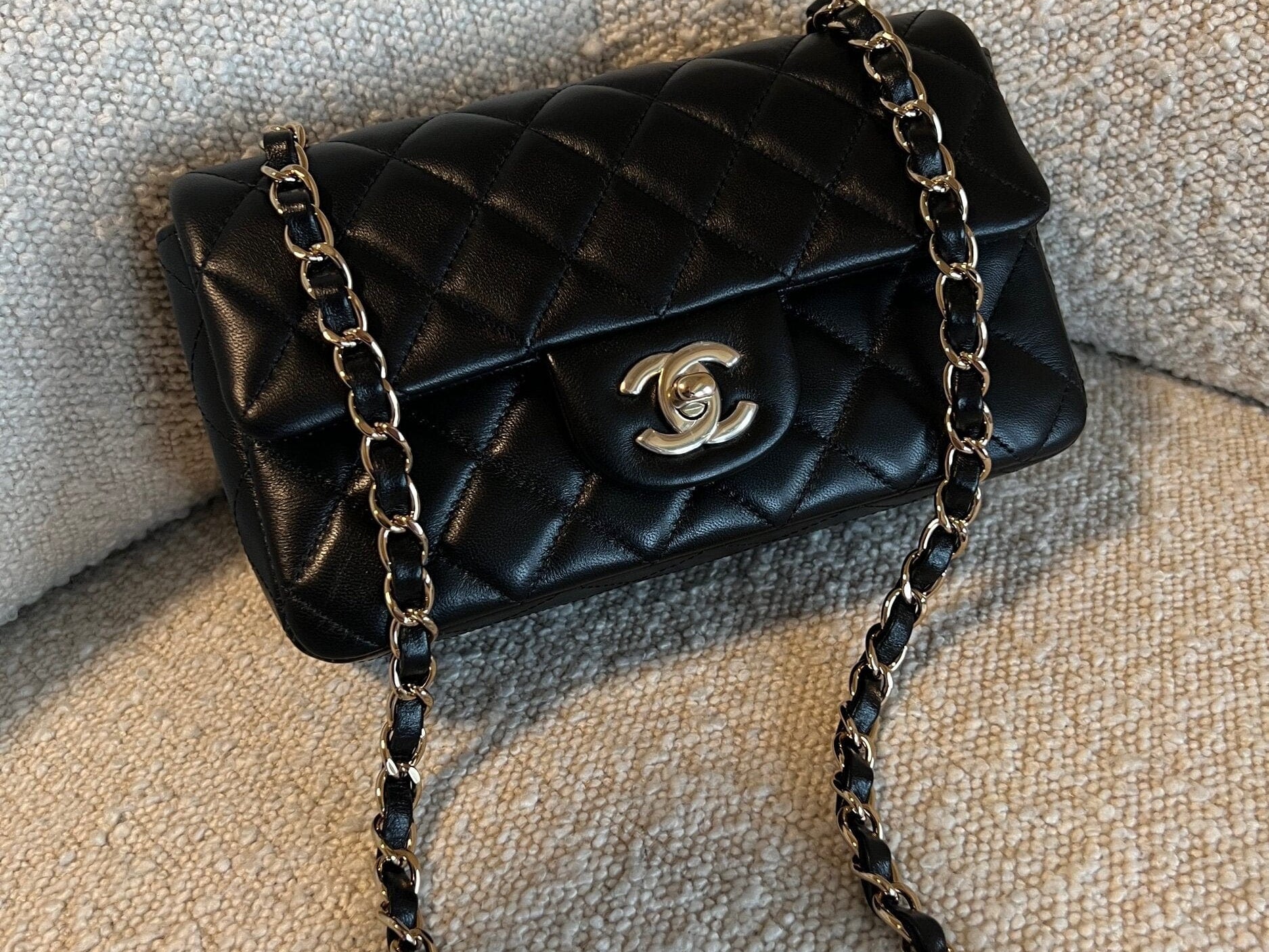 CHANEL Handbag Chanel Black Mini Rectangular Lambskin Quilted Flap LGHW -Knockoff
