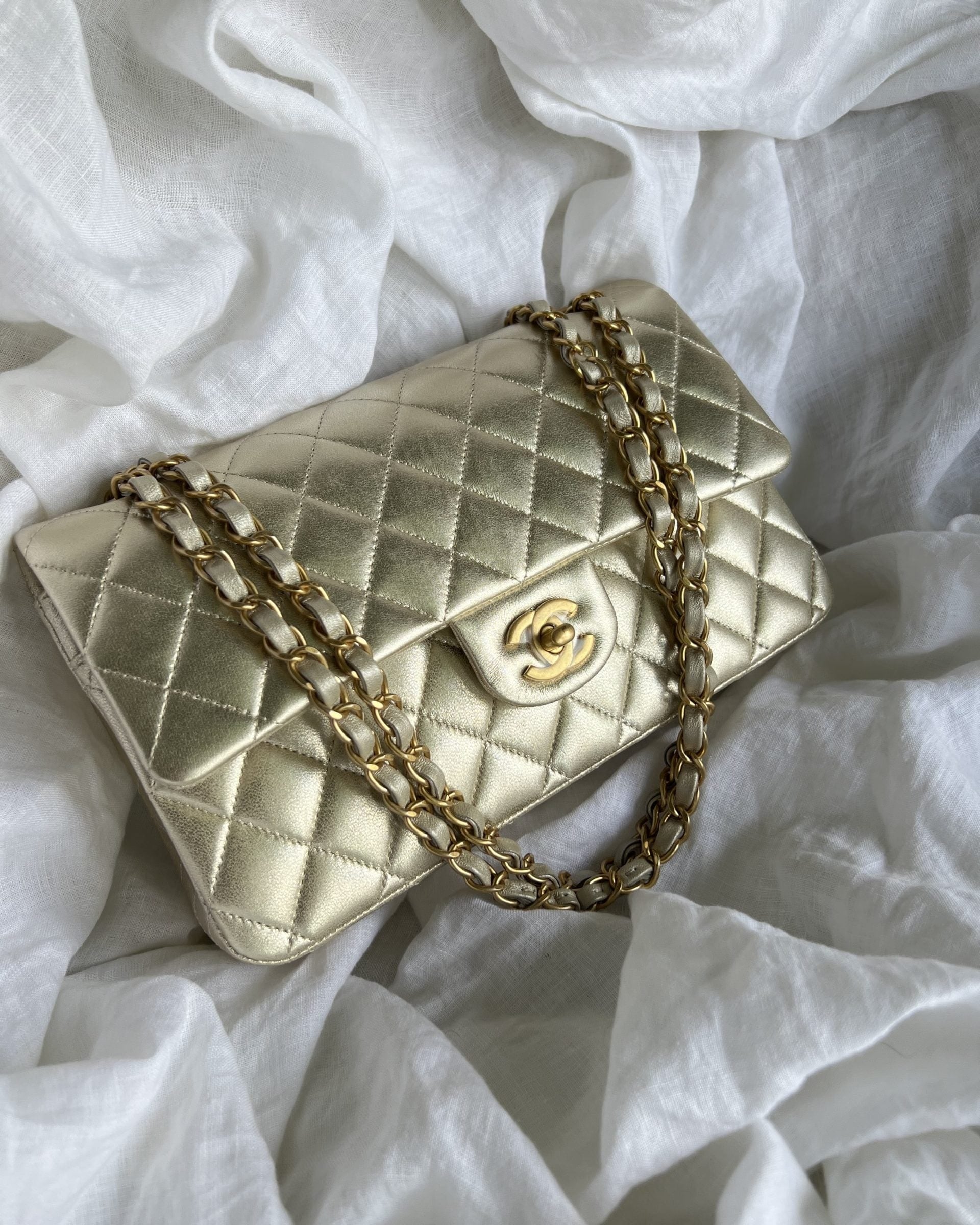 CHANEL Handbag Chanel Metallic Gold Lambskin Quilted Classic Flap Medium AGHW -Knockoff
