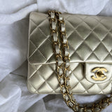 CHANEL Handbag Chanel Metallic Gold Lambskin Quilted Classic Flap Medium AGHW -Knockoff
