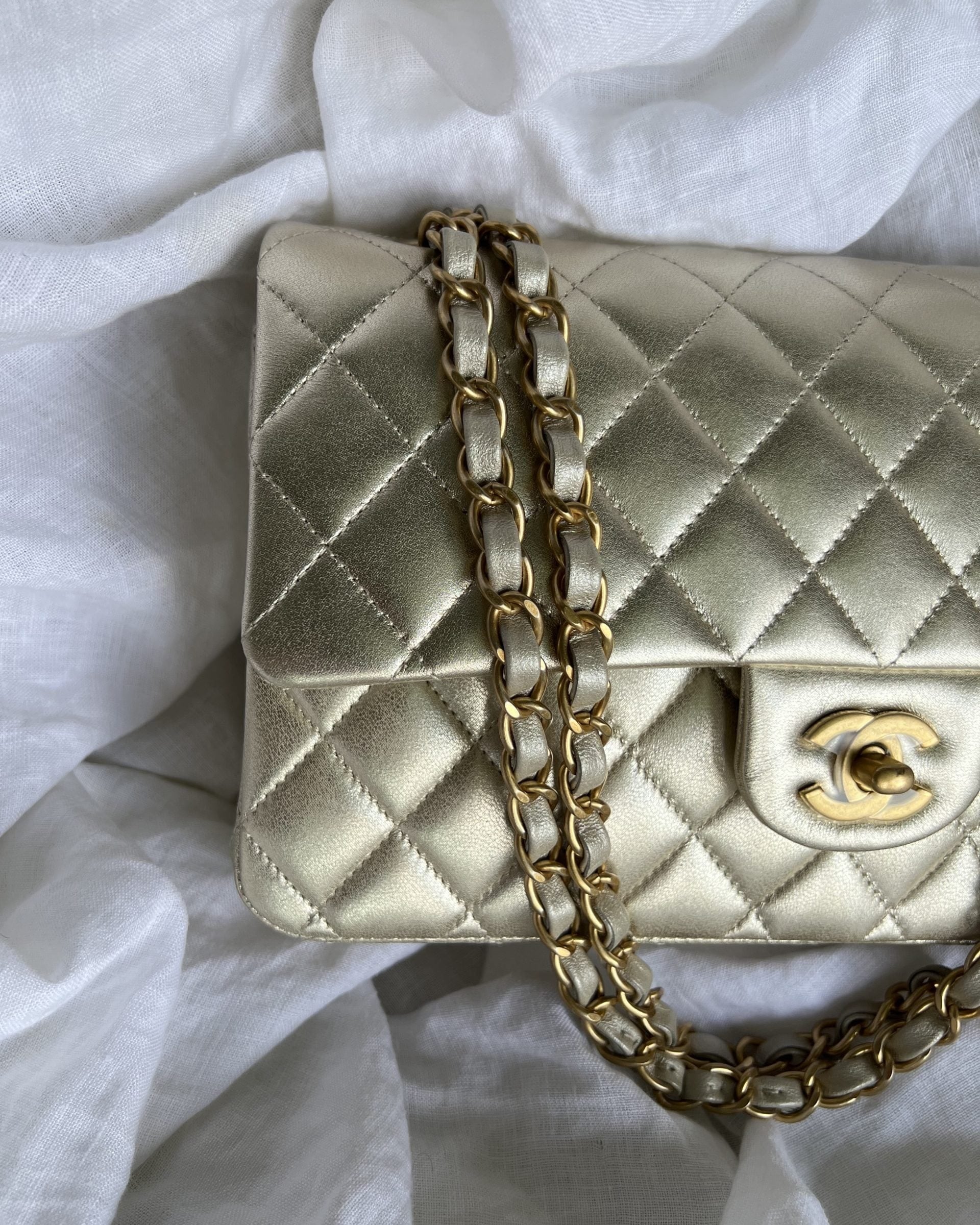 CHANEL Handbag Chanel Metallic Gold Lambskin Quilted Classic Flap Medium AGHW -Knockoff
