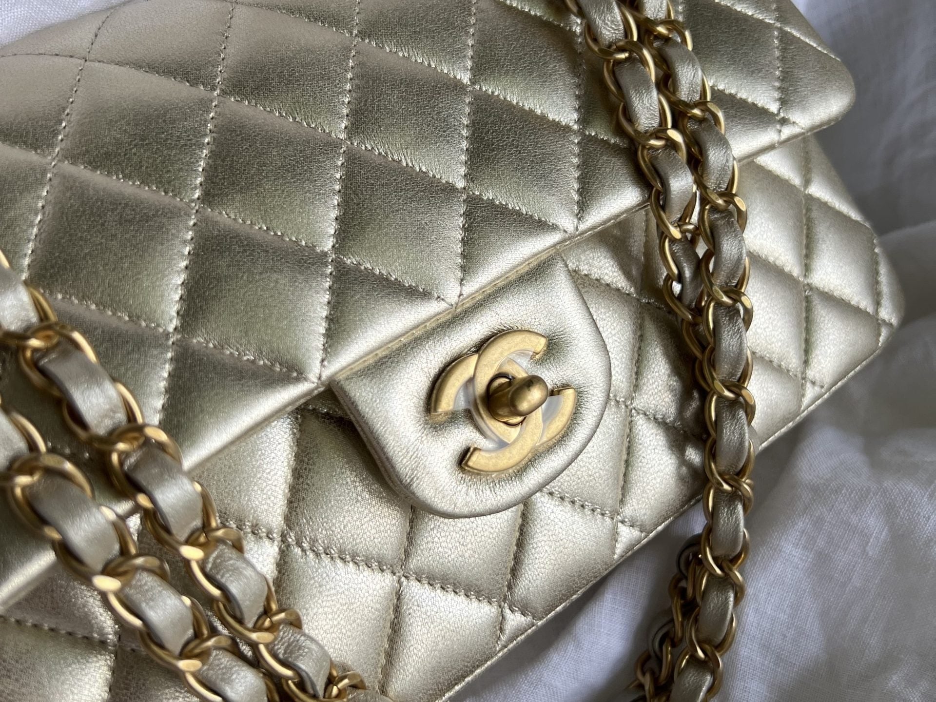 CHANEL Handbag Chanel Metallic Gold Lambskin Quilted Classic Flap Medium AGHW -Knockoff
