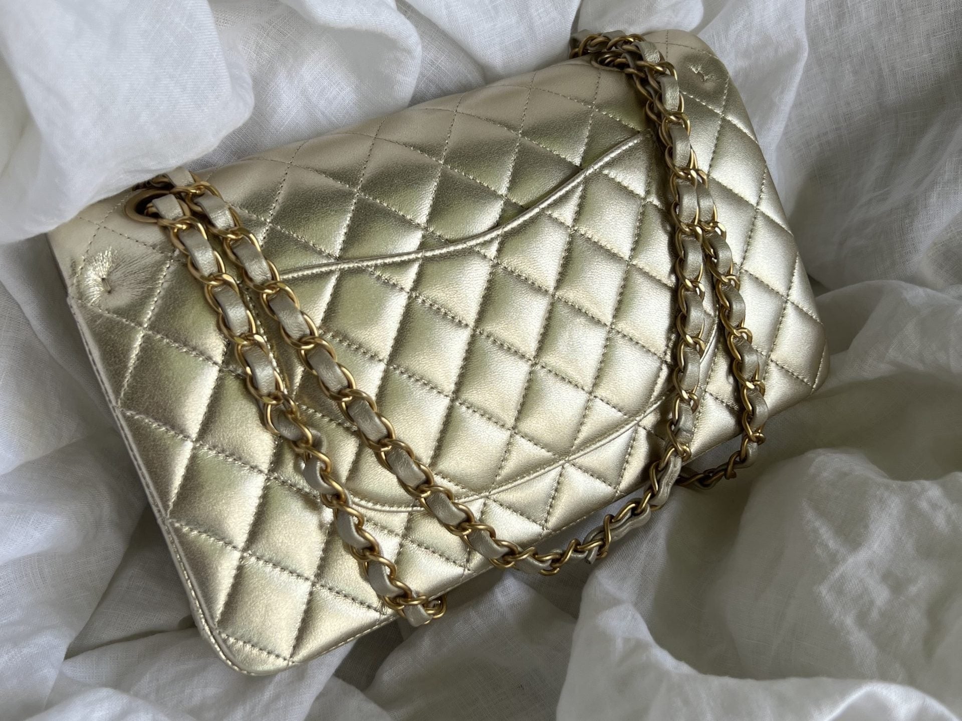 CHANEL Handbag Chanel Metallic Gold Lambskin Quilted Classic Flap Medium AGHW -Knockoff
