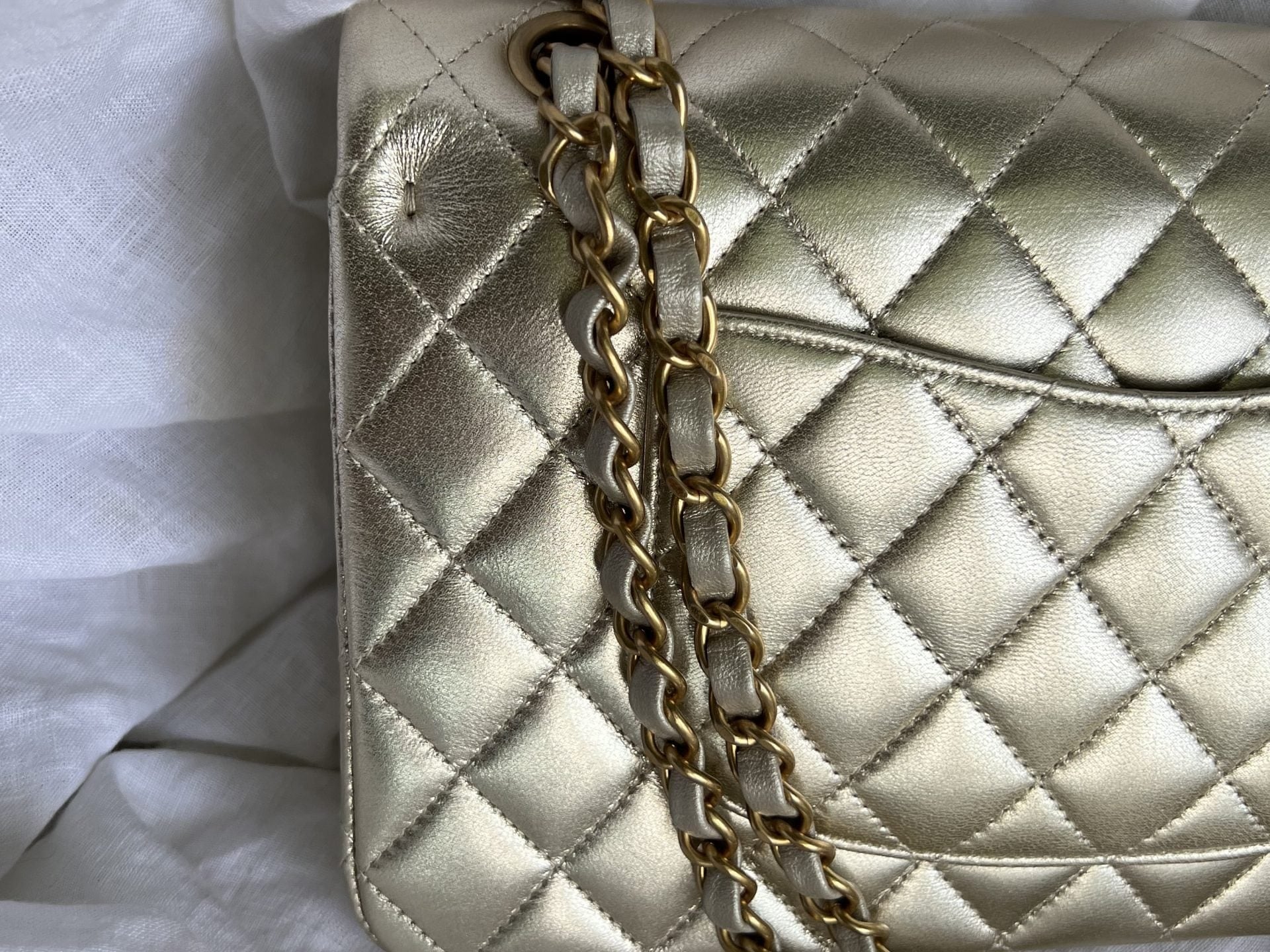 CHANEL Handbag Chanel Metallic Gold Lambskin Quilted Classic Flap Medium AGHW -Knockoff
