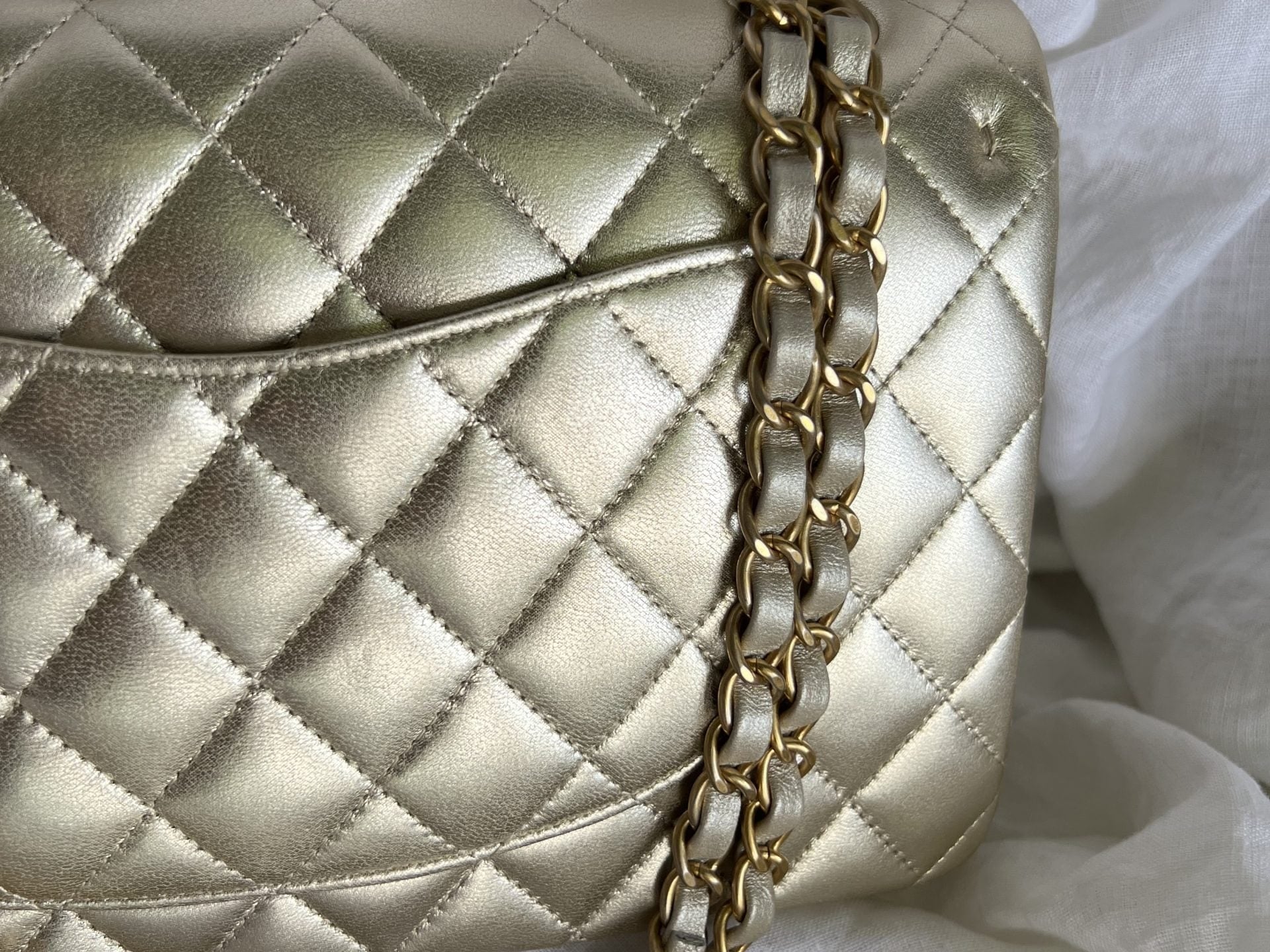 CHANEL Handbag Chanel Metallic Gold Lambskin Quilted Classic Flap Medium AGHW -Knockoff
