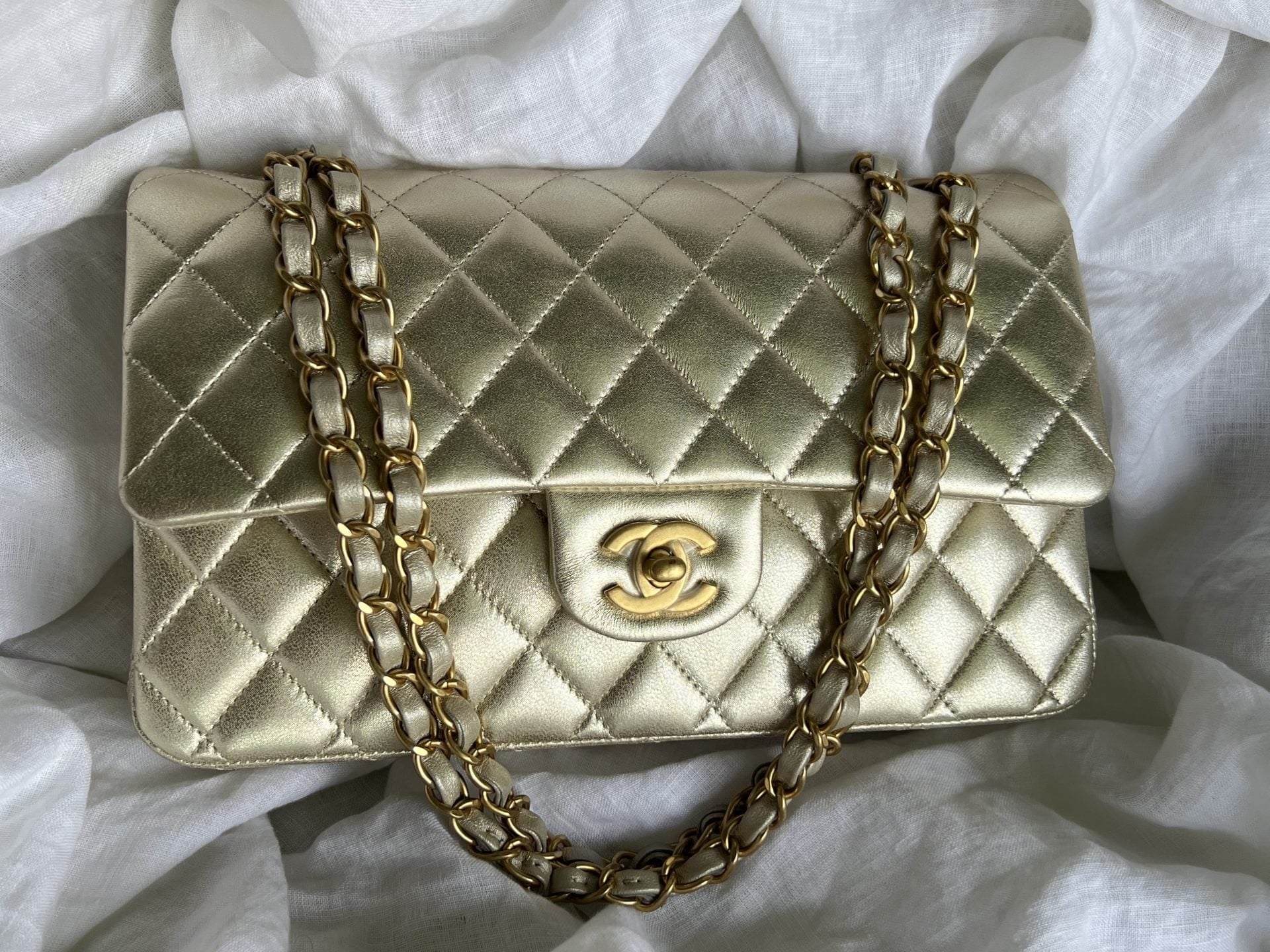 CHANEL Handbag Chanel Metallic Gold Lambskin Quilted Classic Flap Medium AGHW -Knockoff
