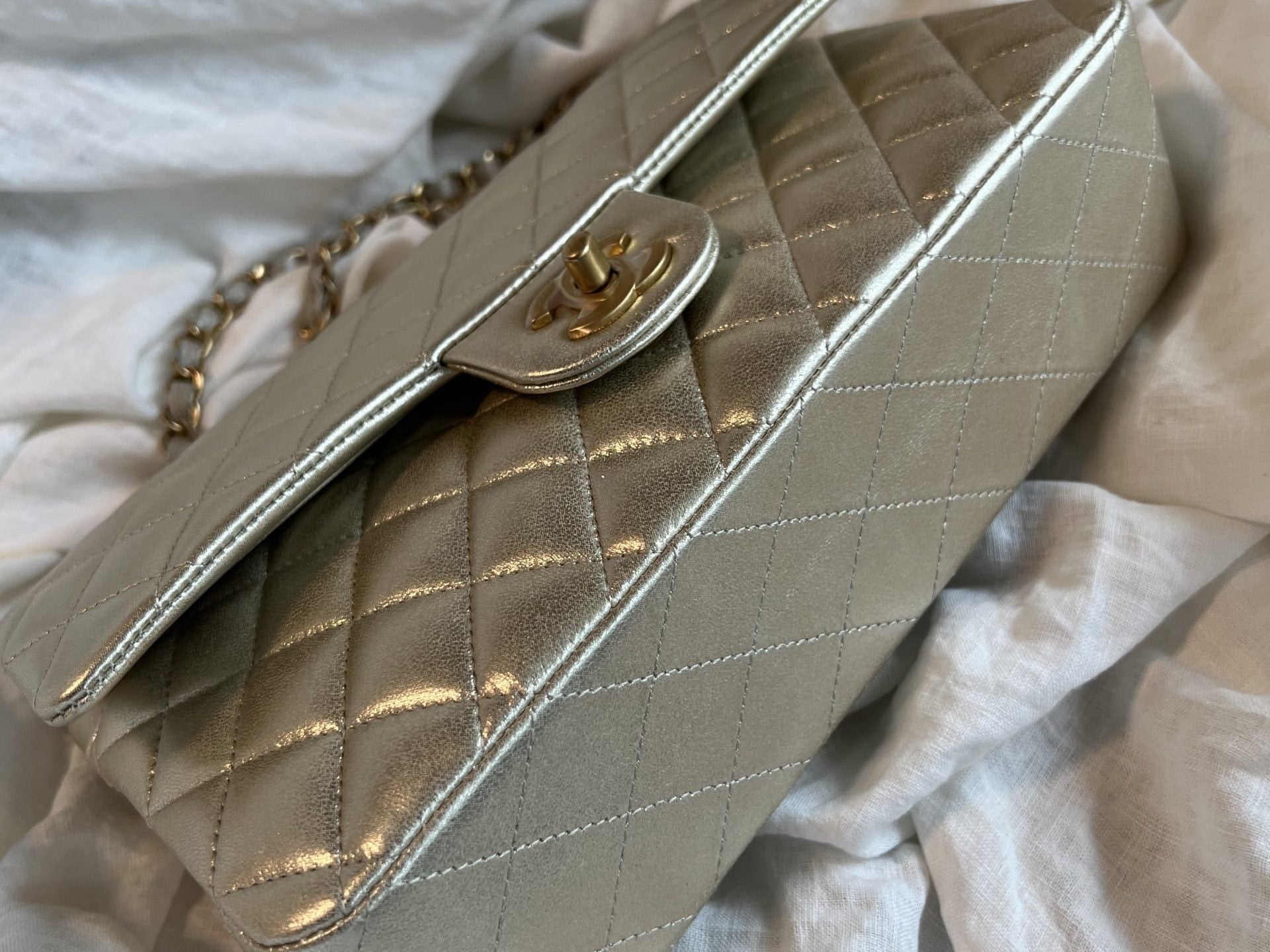 CHANEL Handbag Chanel Metallic Gold Lambskin Quilted Classic Flap Medium AGHW -Knockoff
