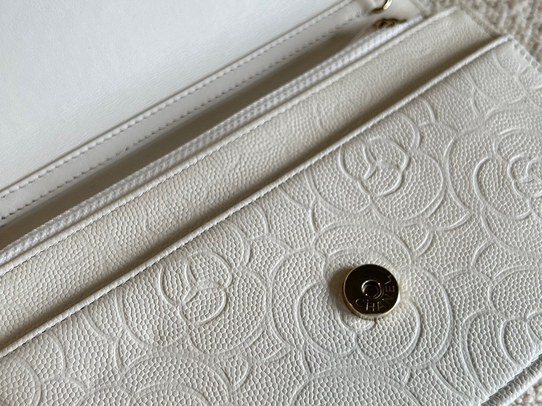 CHANEL Handbag Chanel White Caviar Quilted Camellia Wallet on Chain LGHW (WOC) -Knockoff
