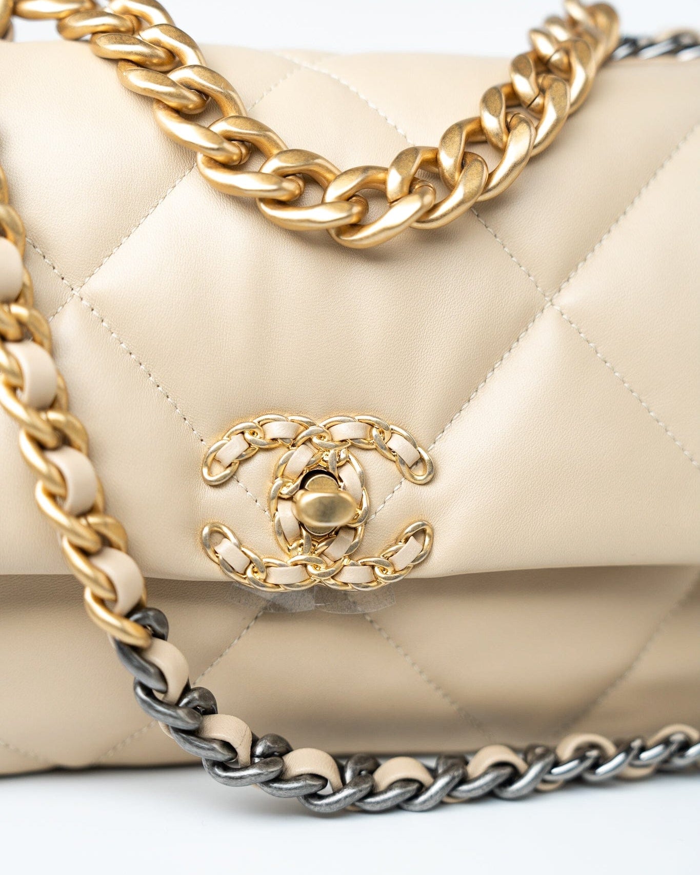 CHANEL Handbag Cream 22S Beige Lambskin Quilted Small 19 Flap Mixed Hardware -Knockoff
