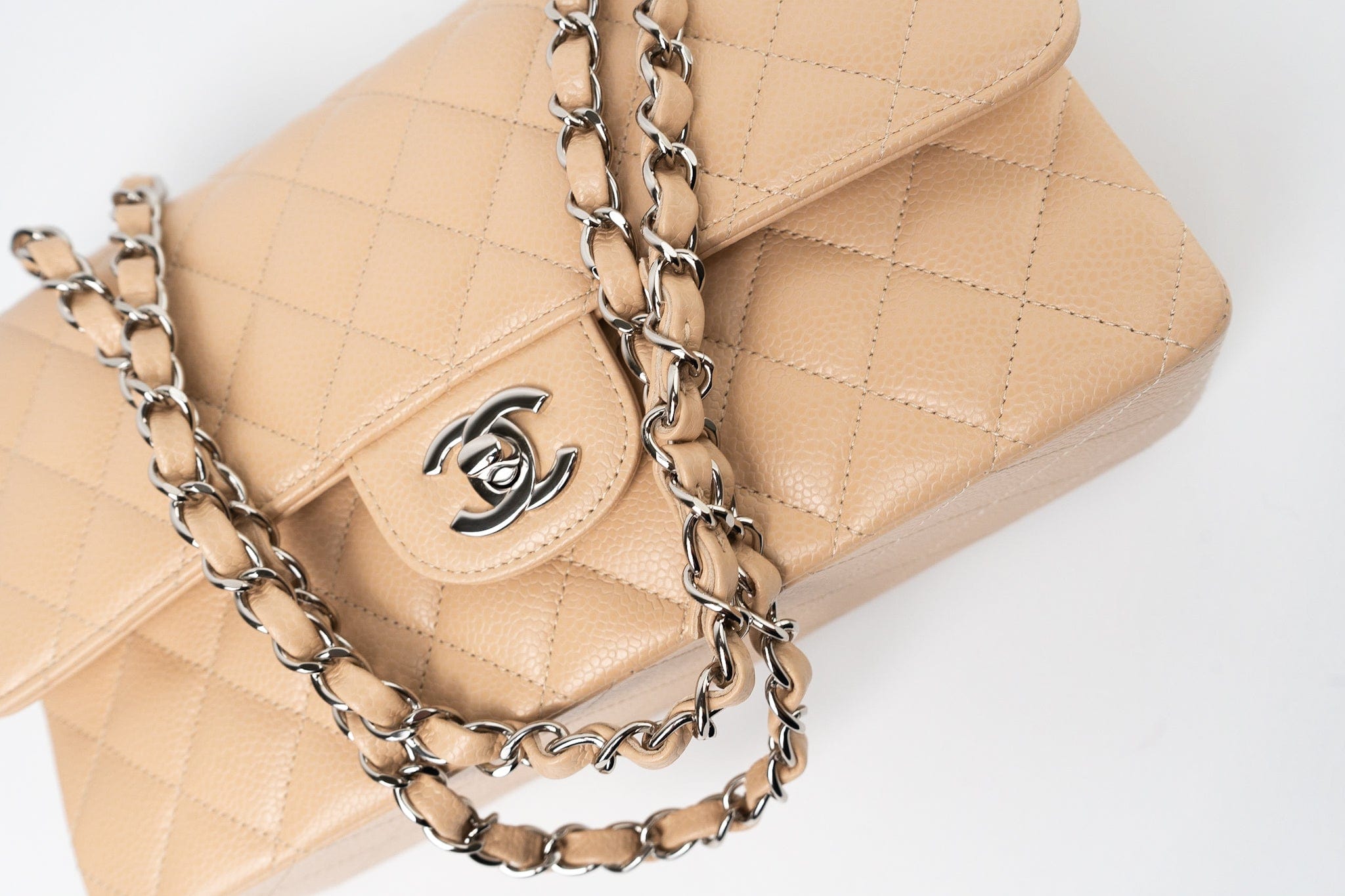 CHANEL Handbag Cream Beige Clair Caviar Quilted Classic Flap Medium Silver Hardware -Knockoff
