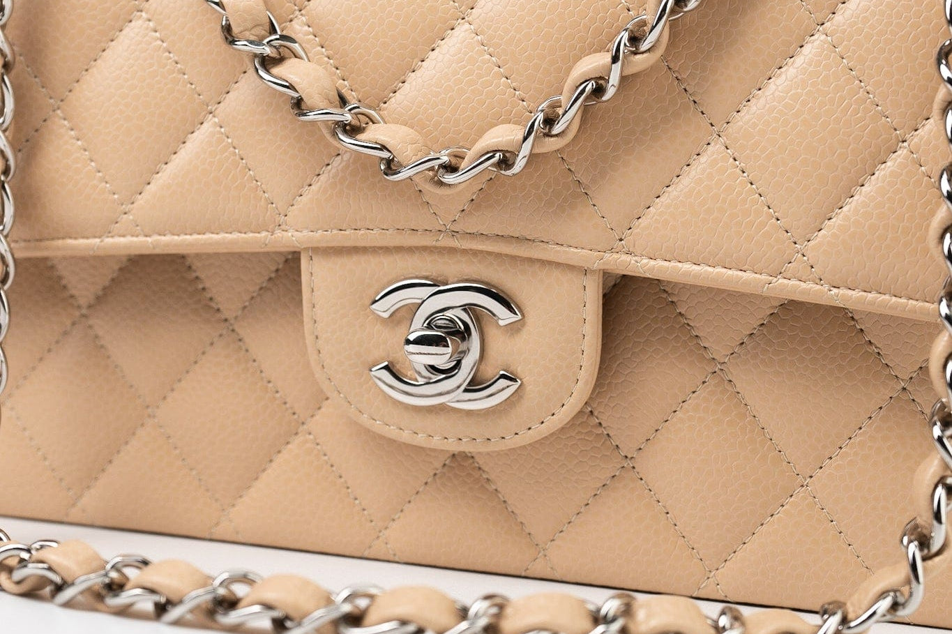 CHANEL Handbag Cream Beige Clair Caviar Quilted Classic Flap Medium Silver Hardware -Knockoff
