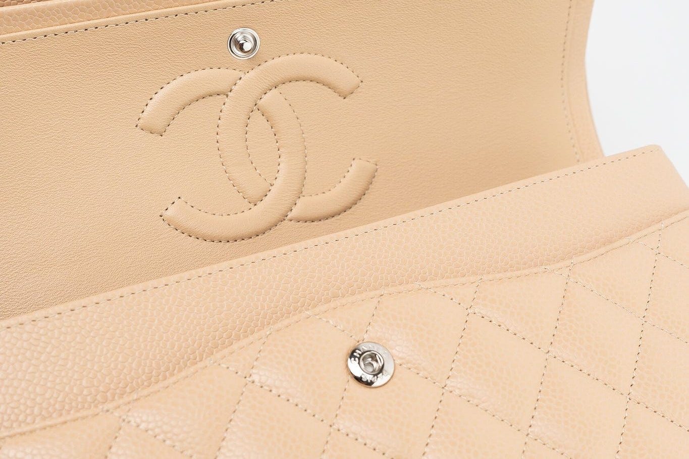 CHANEL Handbag Cream Beige Clair Caviar Quilted Classic Flap Medium Silver Hardware -Knockoff
