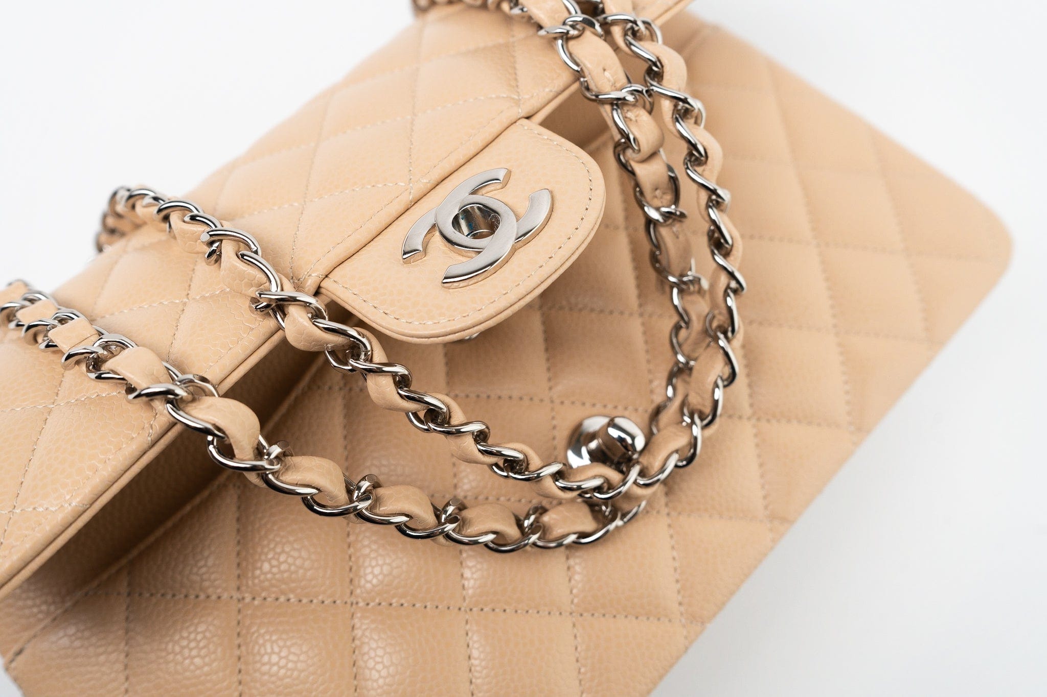 CHANEL Handbag Cream Beige Clair Caviar Quilted Classic Flap Medium Silver Hardware -Knockoff
