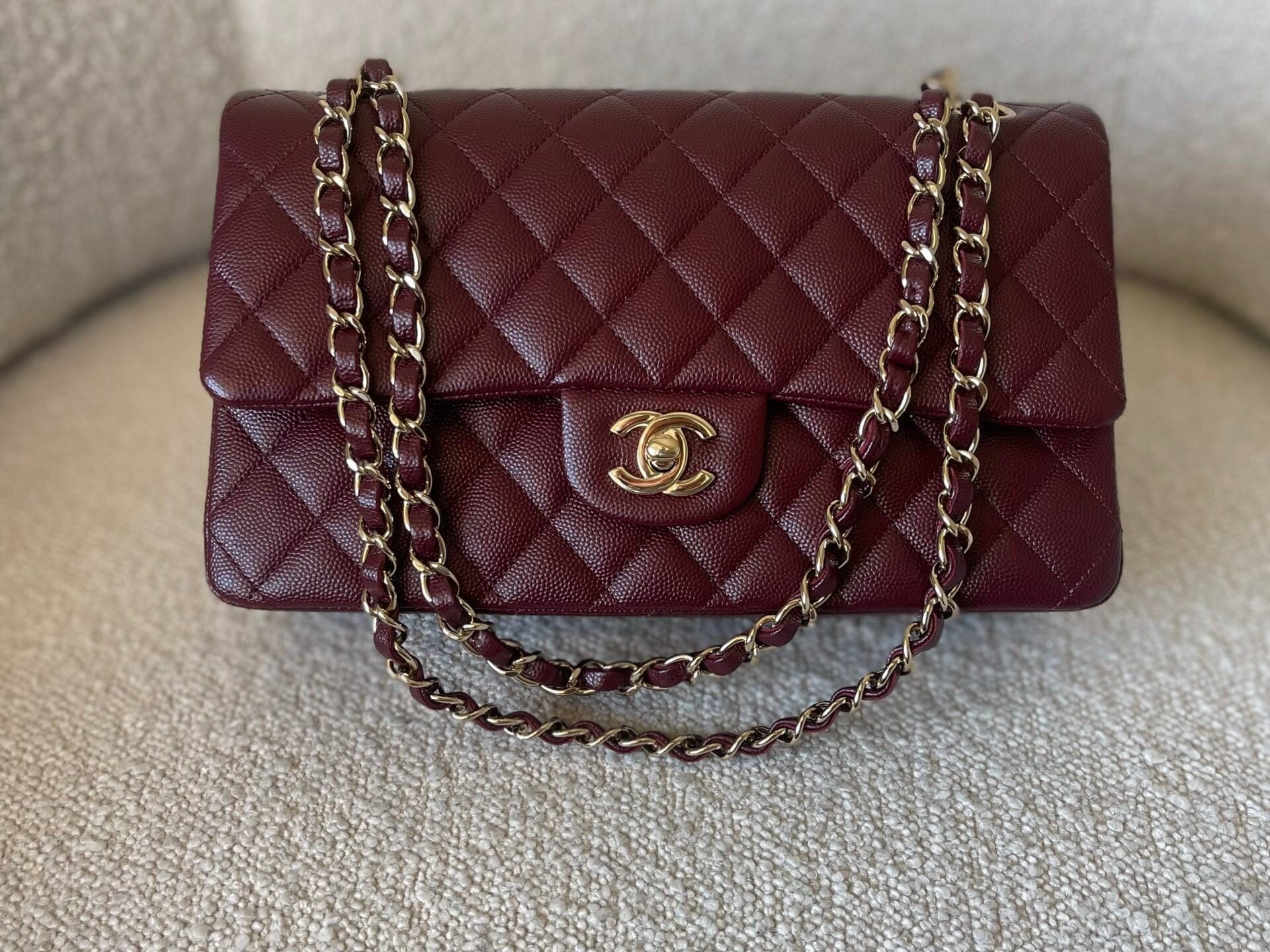 CHANEL Handbag Dark Red/Maroon Caviar Quilted Classic Flap Medium LGHW -Knockoff
