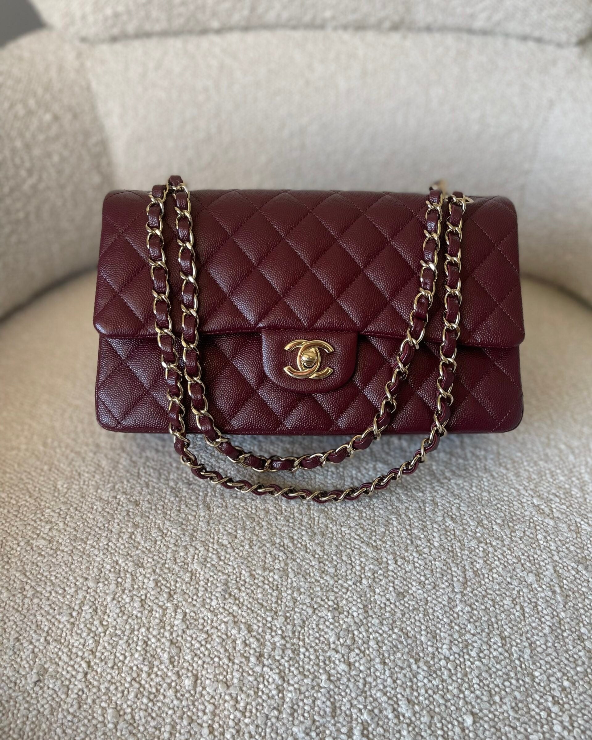 CHANEL Handbag Dark Red/Maroon Caviar Quilted Classic Flap Medium LGHW -Knockoff
