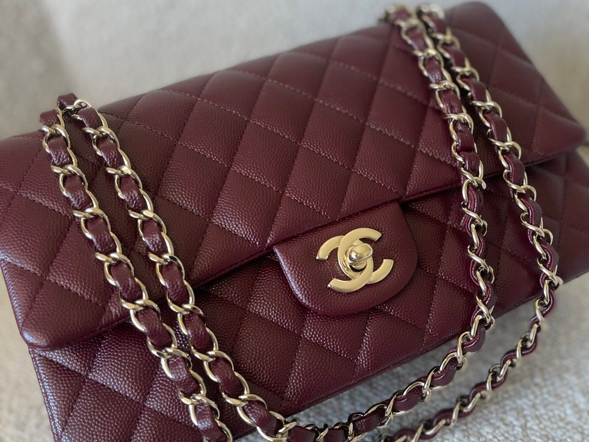 CHANEL Handbag Dark Red/Maroon Caviar Quilted Classic Flap Medium LGHW -Knockoff
