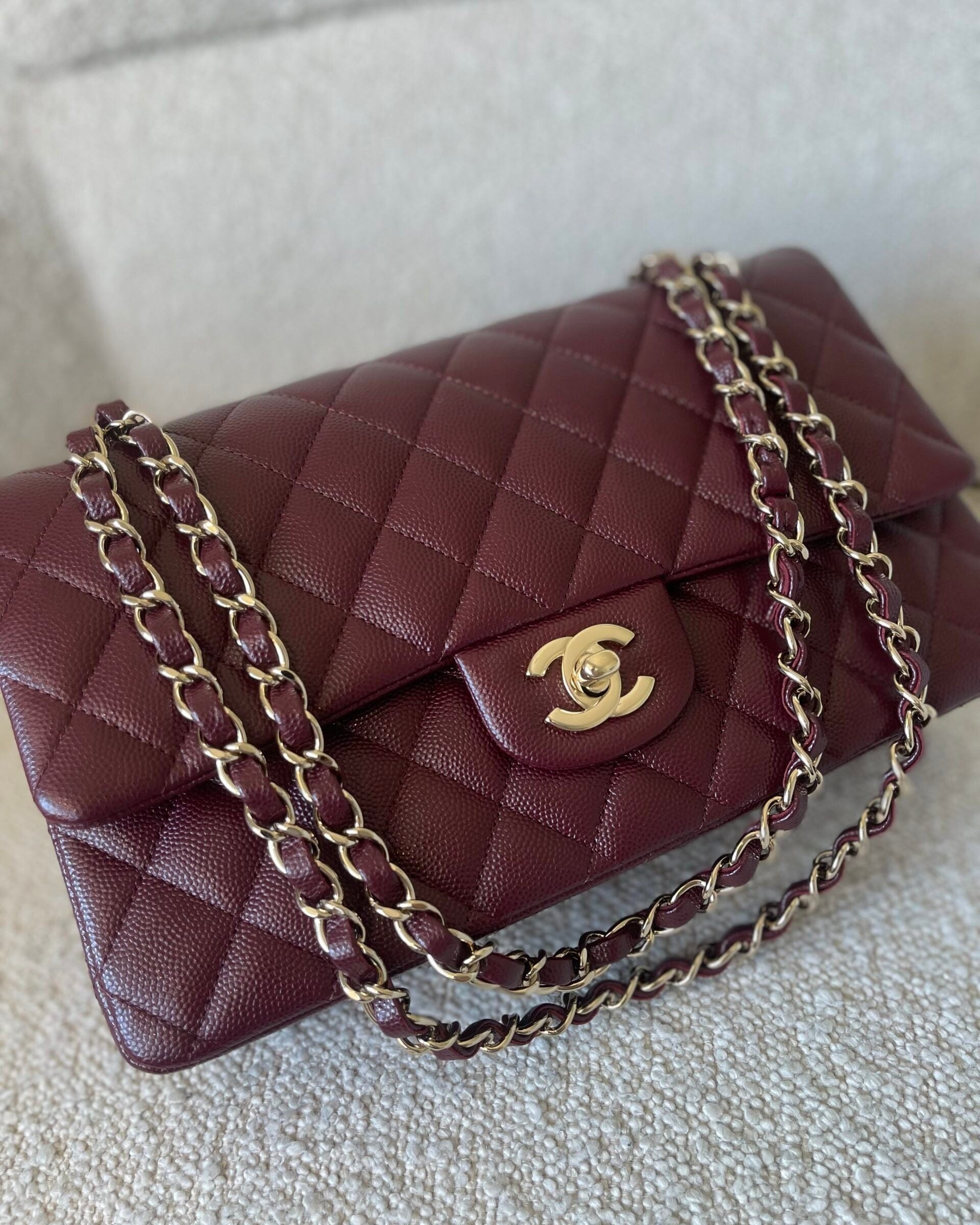 CHANEL Handbag Dark Red/Maroon Caviar Quilted Classic Flap Medium LGHW -Knockoff
