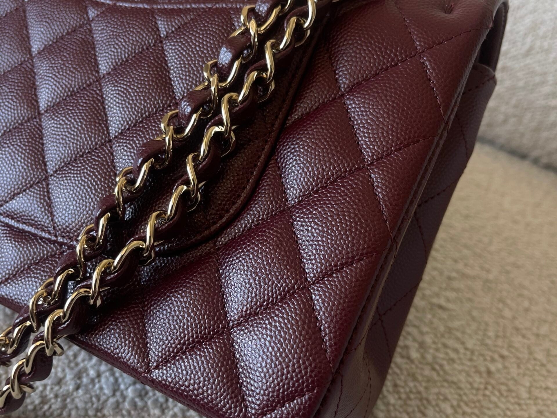 CHANEL Handbag Dark Red/Maroon Caviar Quilted Classic Flap Medium LGHW -Knockoff
