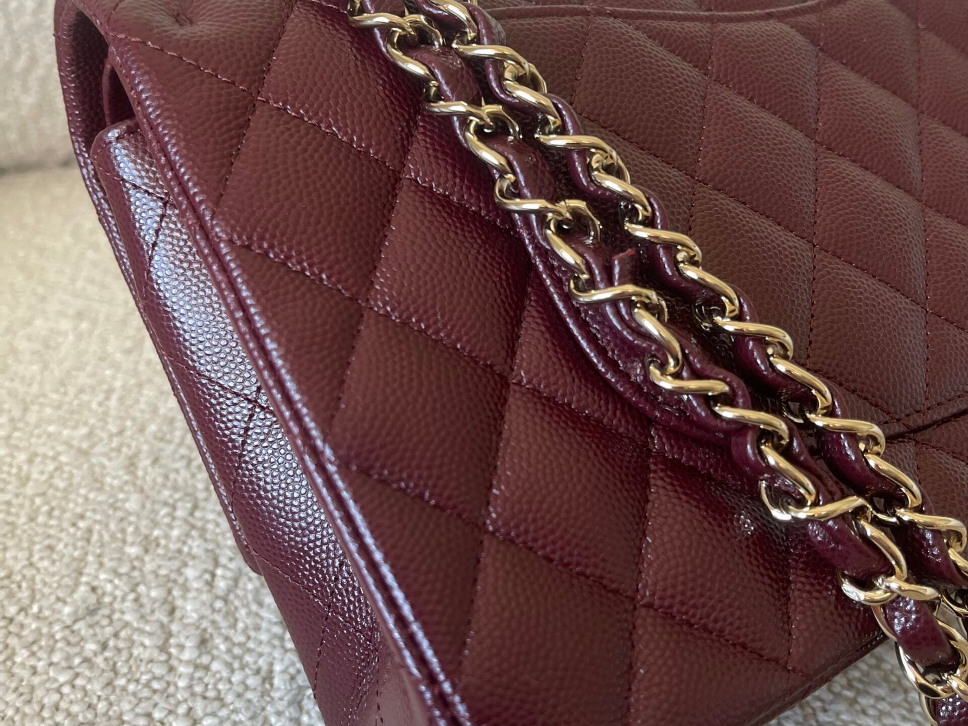 CHANEL Handbag Dark Red/Maroon Caviar Quilted Classic Flap Medium LGHW -Knockoff
