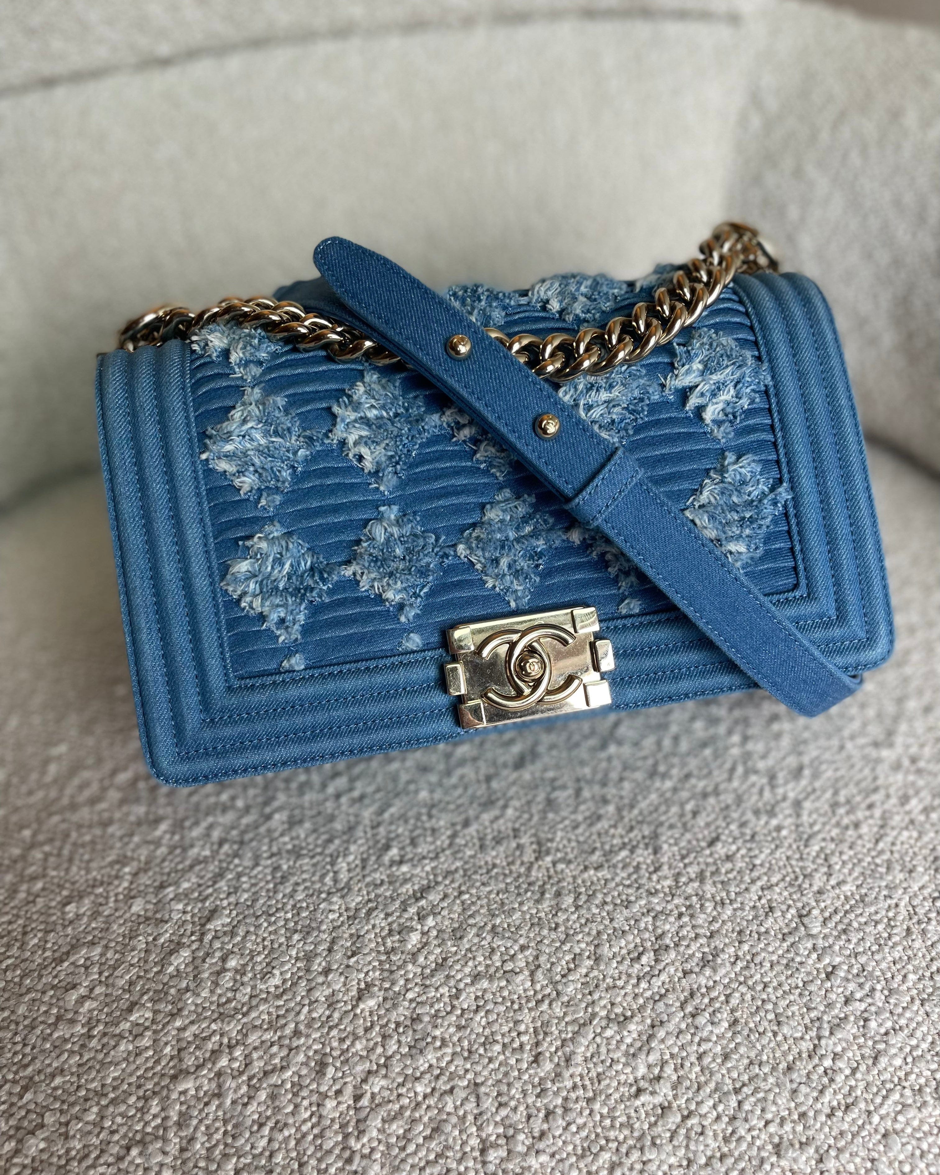 CHANEL Handbag Denim Pleated Old Medium Light Blue Boy Bag -Knockoff
