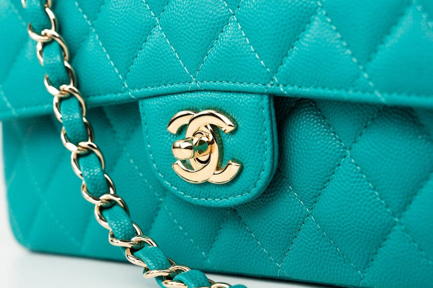 CHANEL Handbag Green 17C Turquoise Caviar Quilted Classic Flap Medium LGHW w/ Edge Stitching -Knockoff
