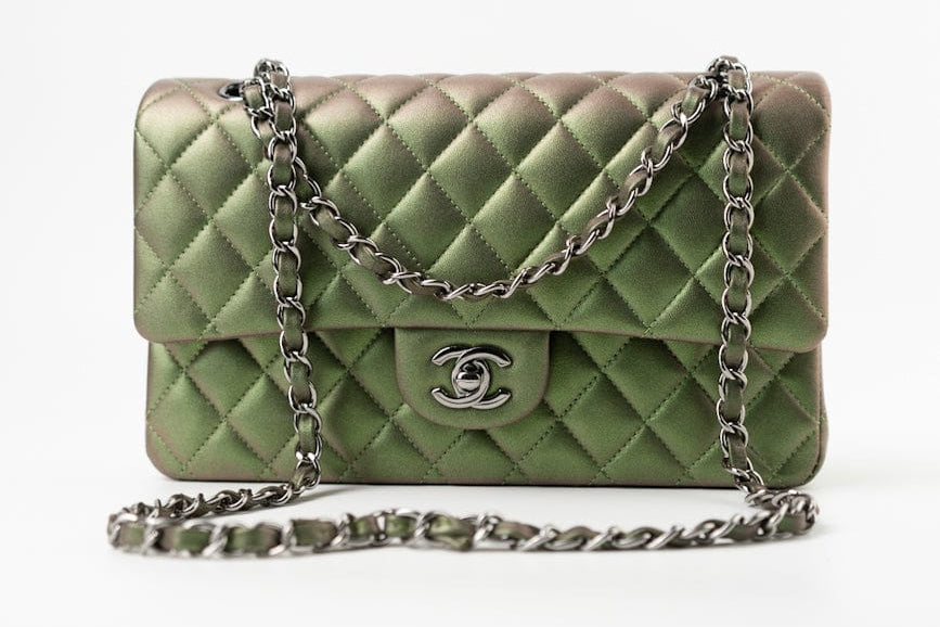 CHANEL Handbag Green 17S Green Iridescent Lambskin Quilted Classic Flap Medium RHW -Knockoff
